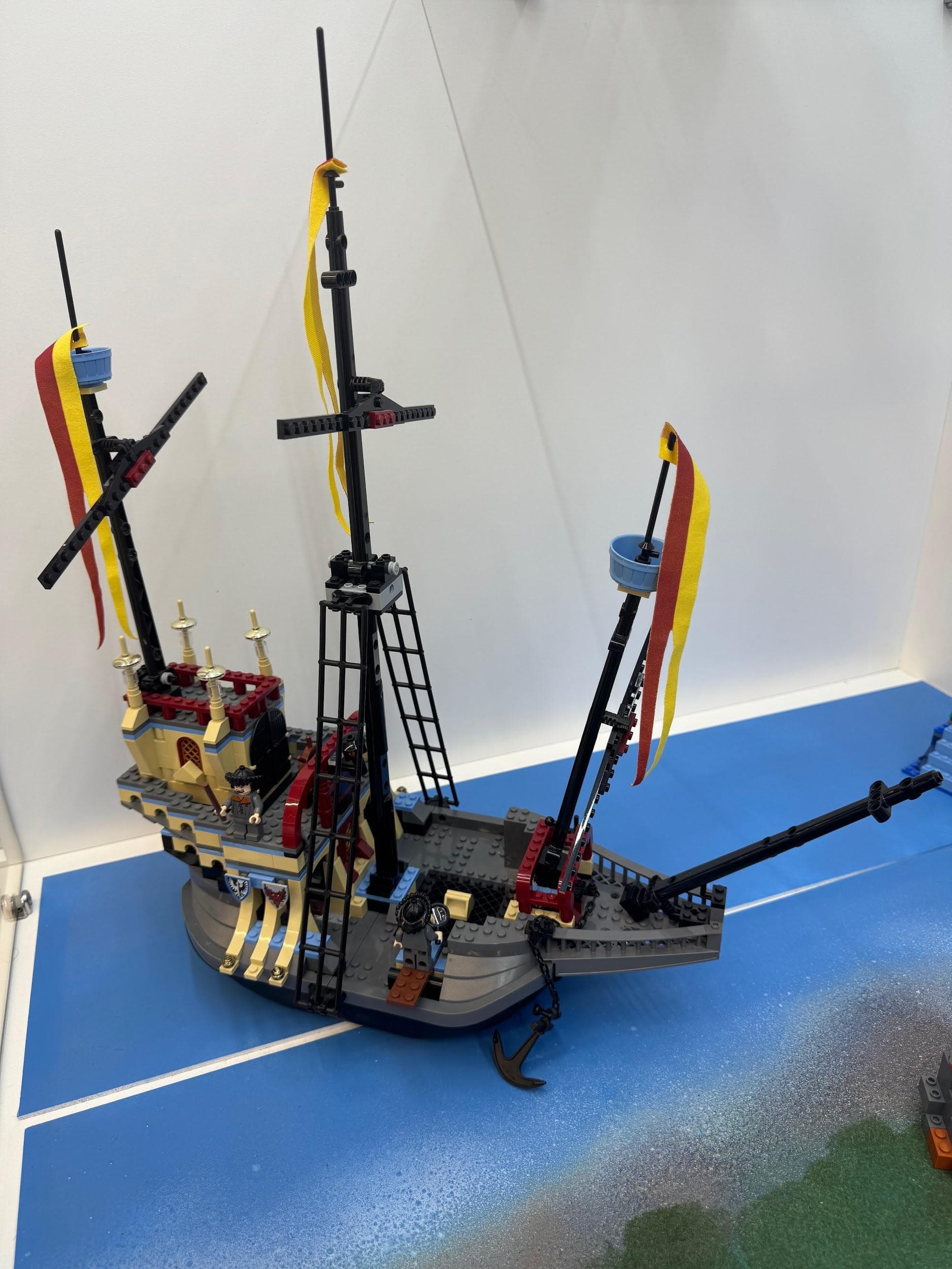 LEGO 4768 The Durmstrang Ship