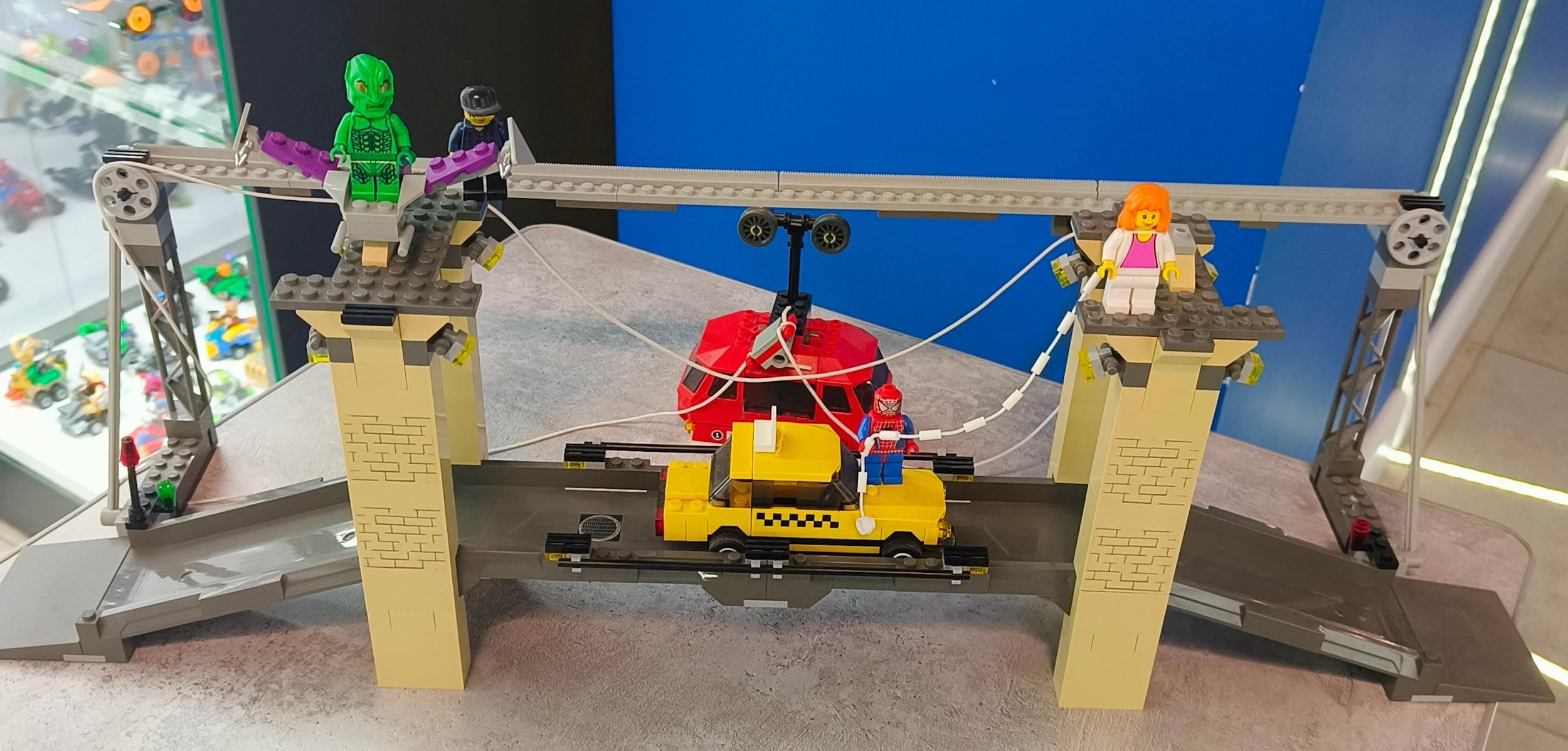 LEGO 4852 Spider-Man vs. Green Goblin -- The final showdown