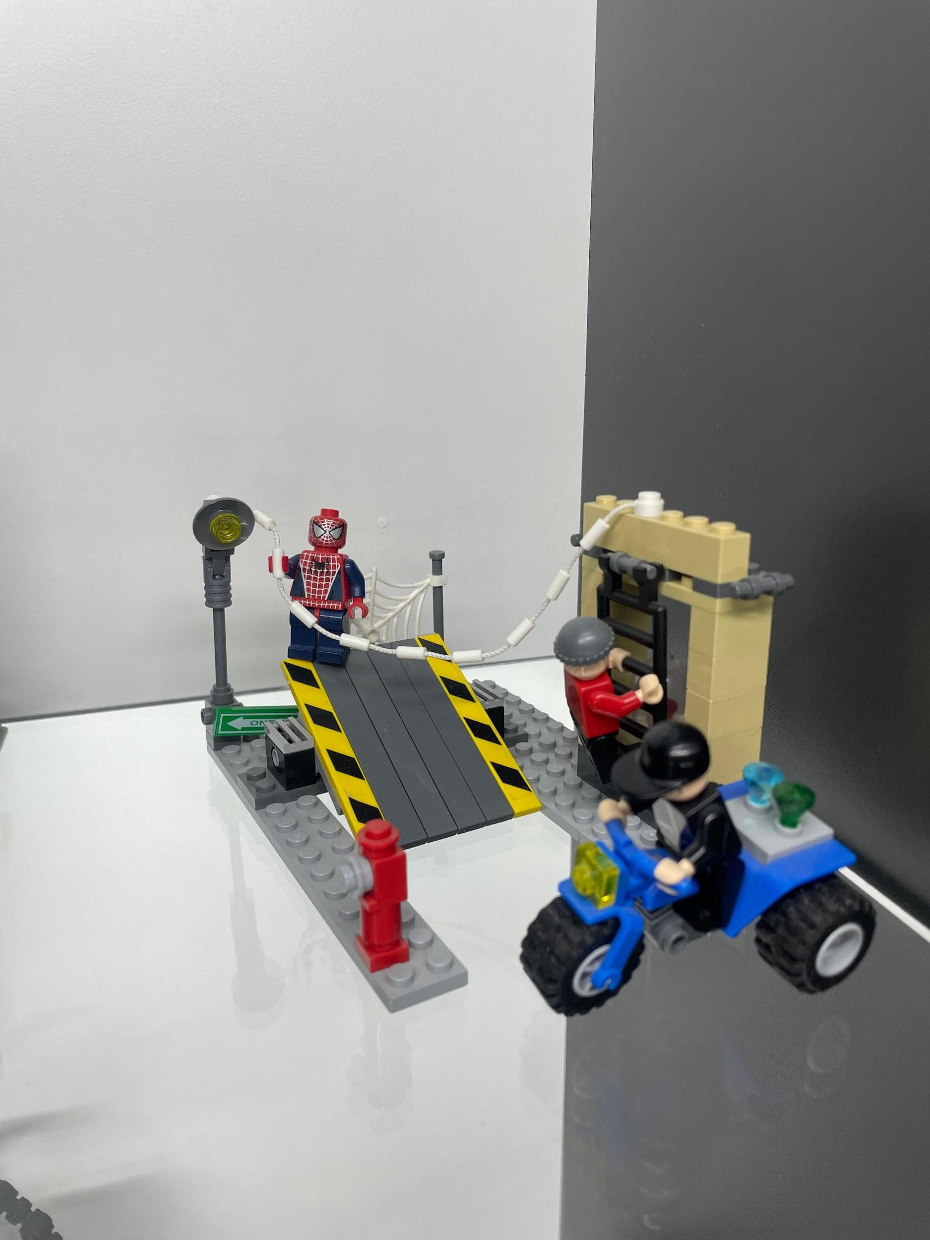 LEGO 4853 Spider-Man's Street Chase