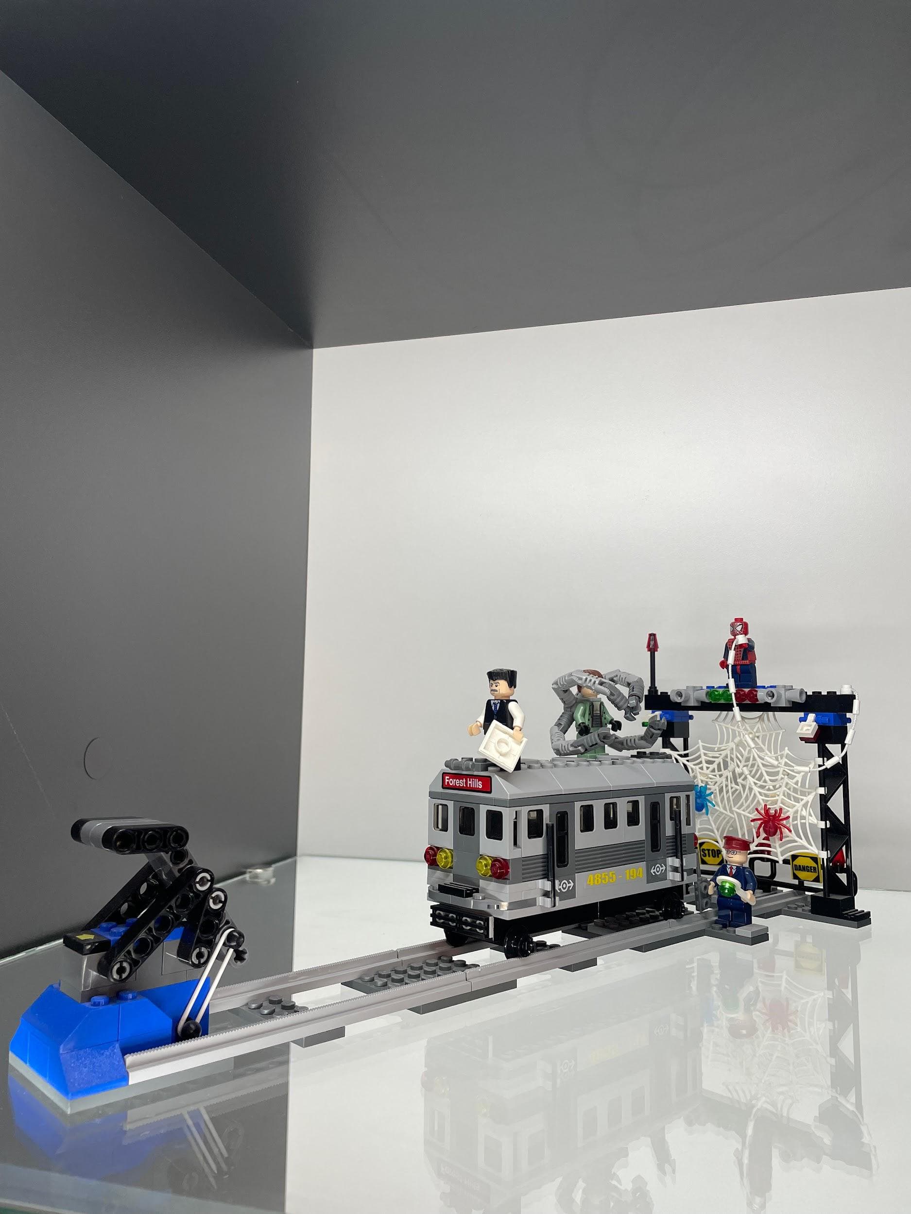 LEGO 4855 Spider-Man's Train Rescue