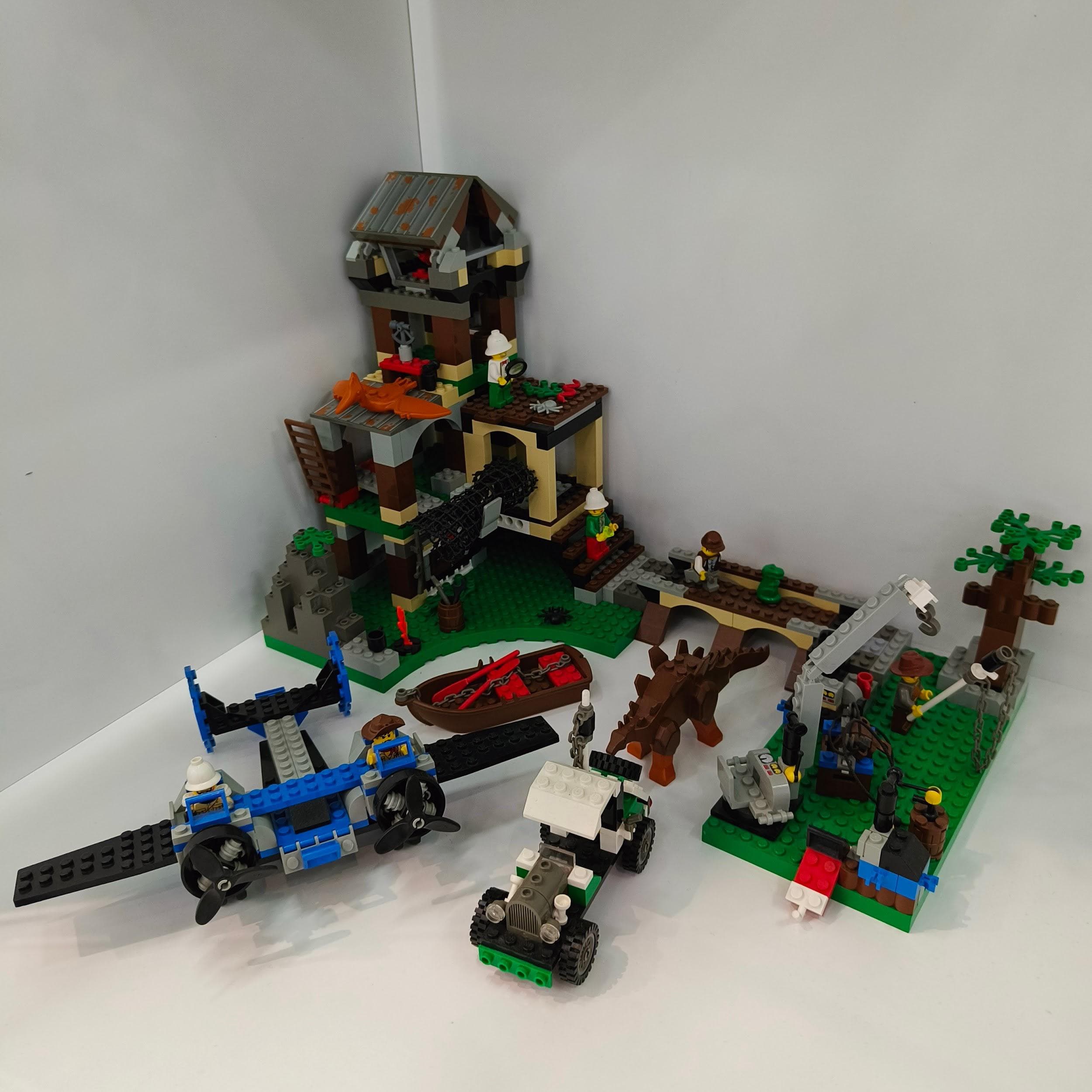 LEGO 5987 Dino Research Compound
