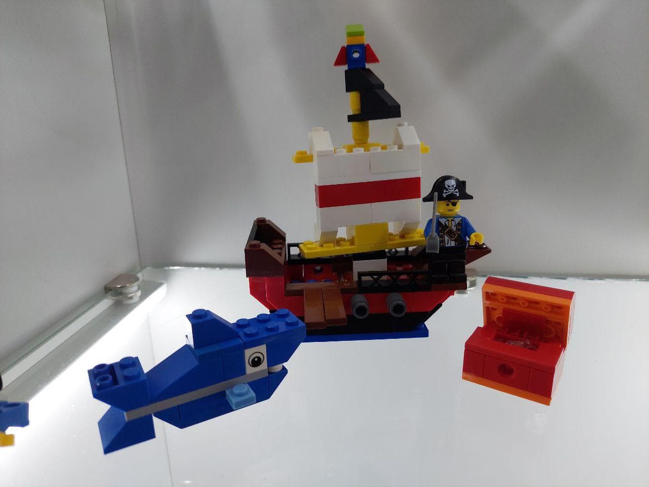 LEGO 6192 Pirate Building Set
