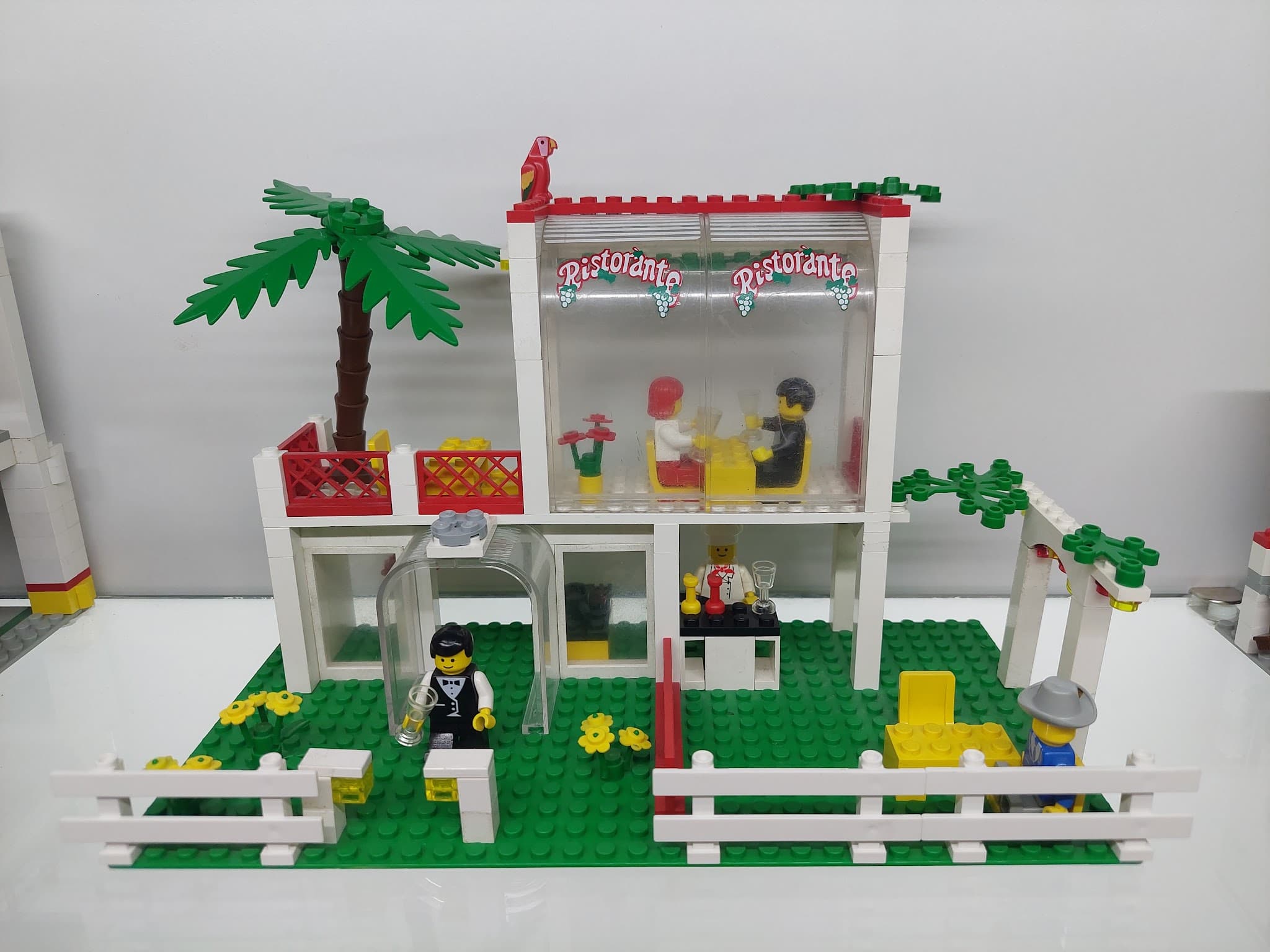 LEGO 6376 Breezeway Café
