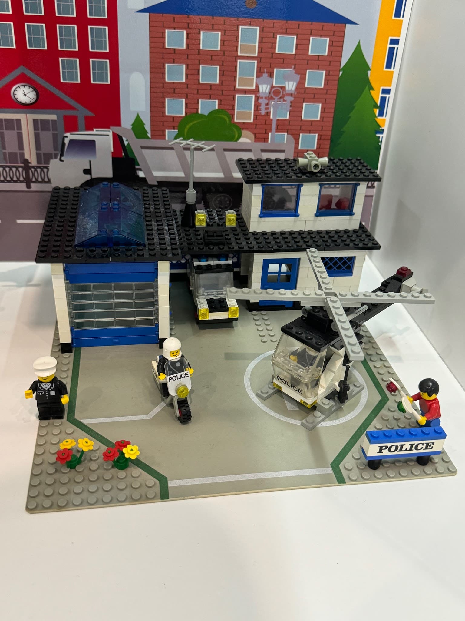 LEGO 6384 Police Station