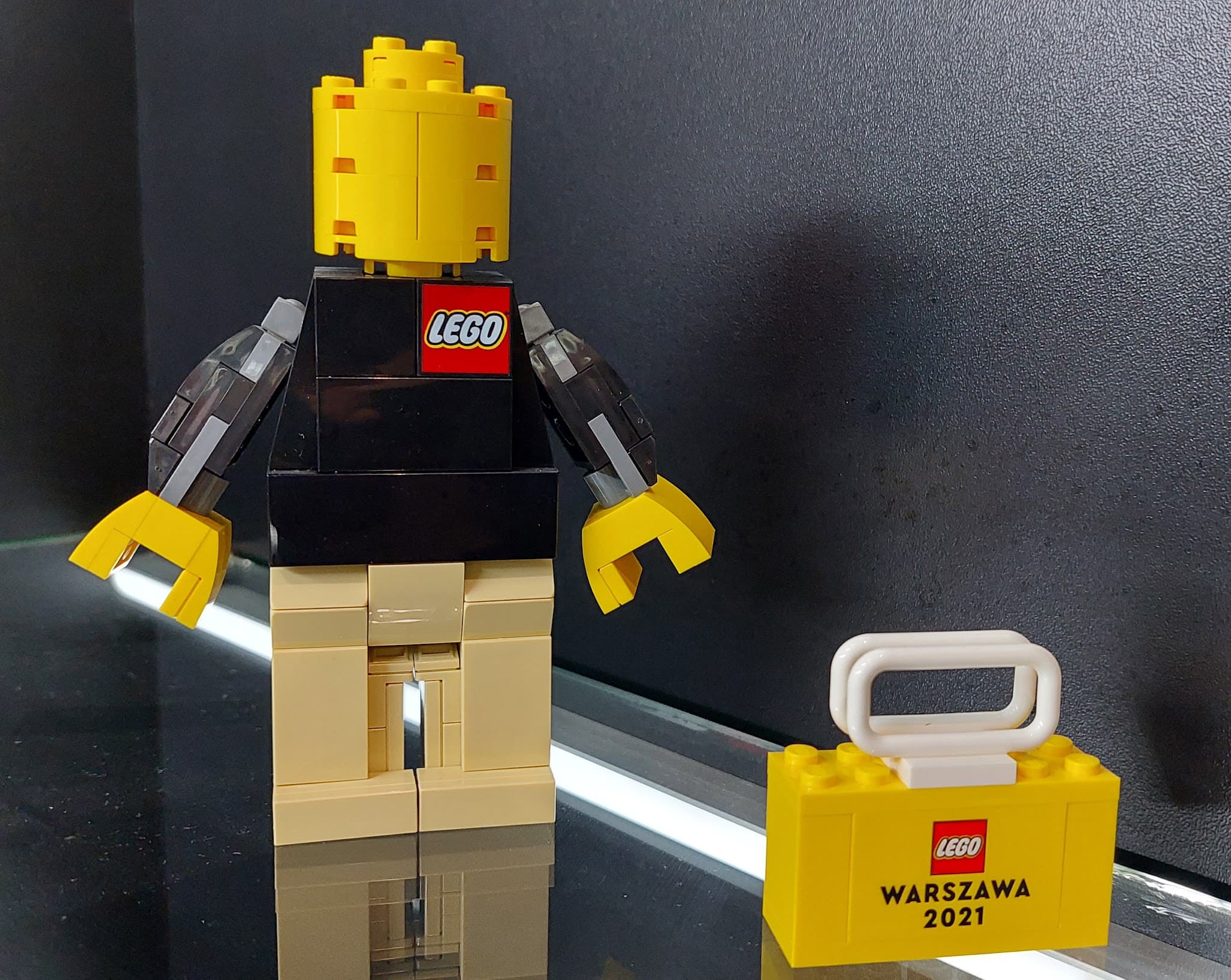 LEGO 6399471 Wroclaw brand store associate figure