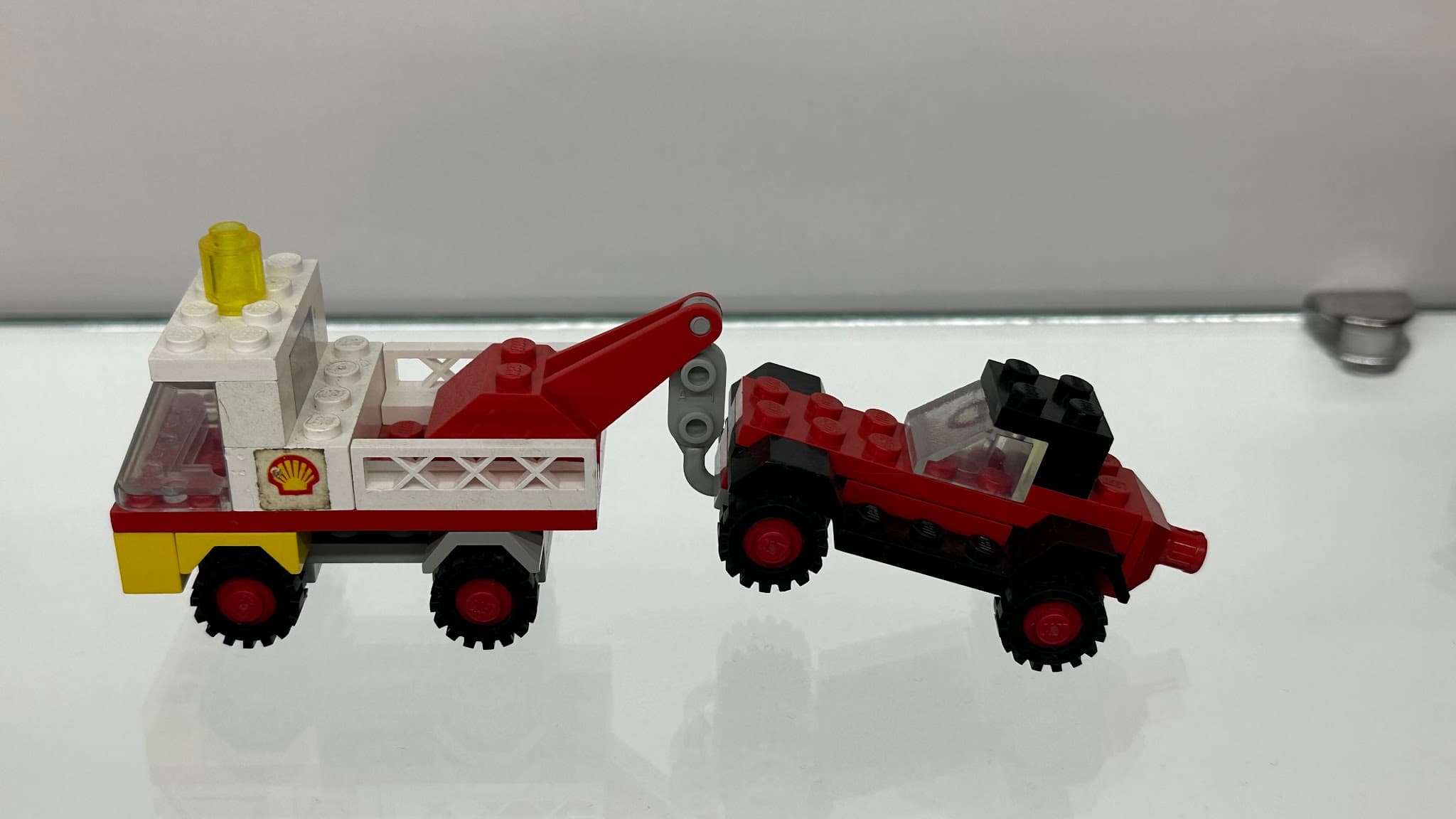 LEGO 642 Tow Truck and Car