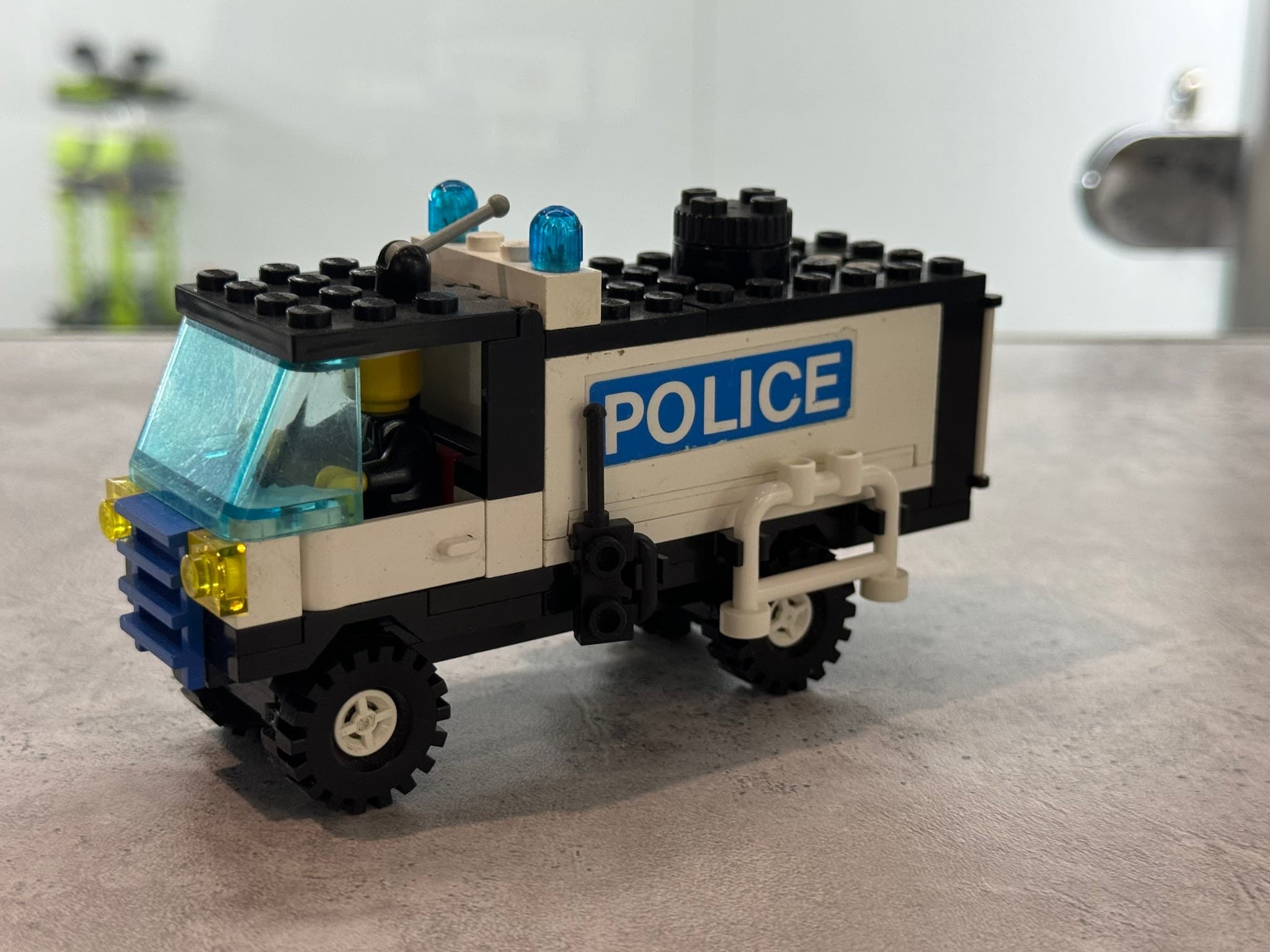 LEGO 6450 Mobile Police Truck