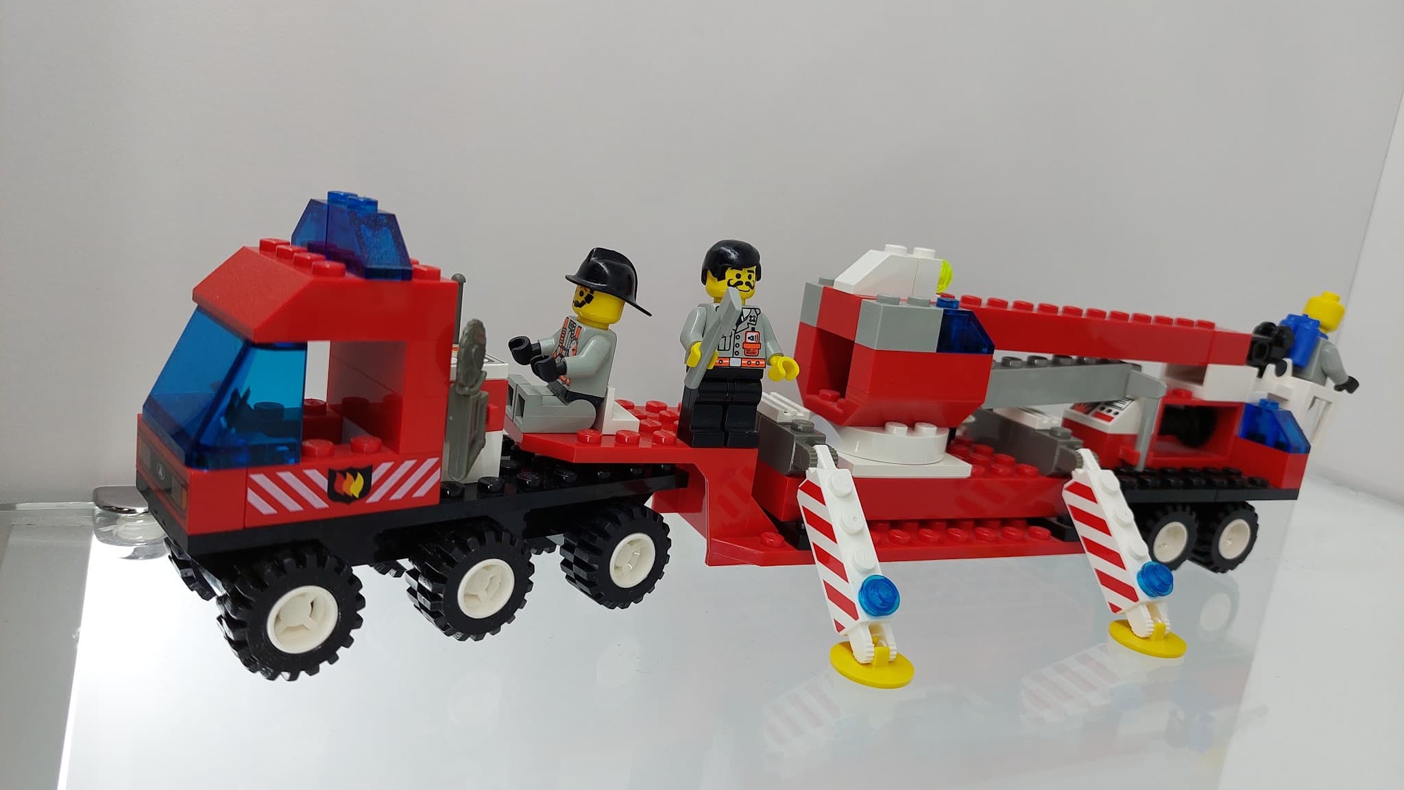 LEGO 6477 Fire Fighters' Lift Truck