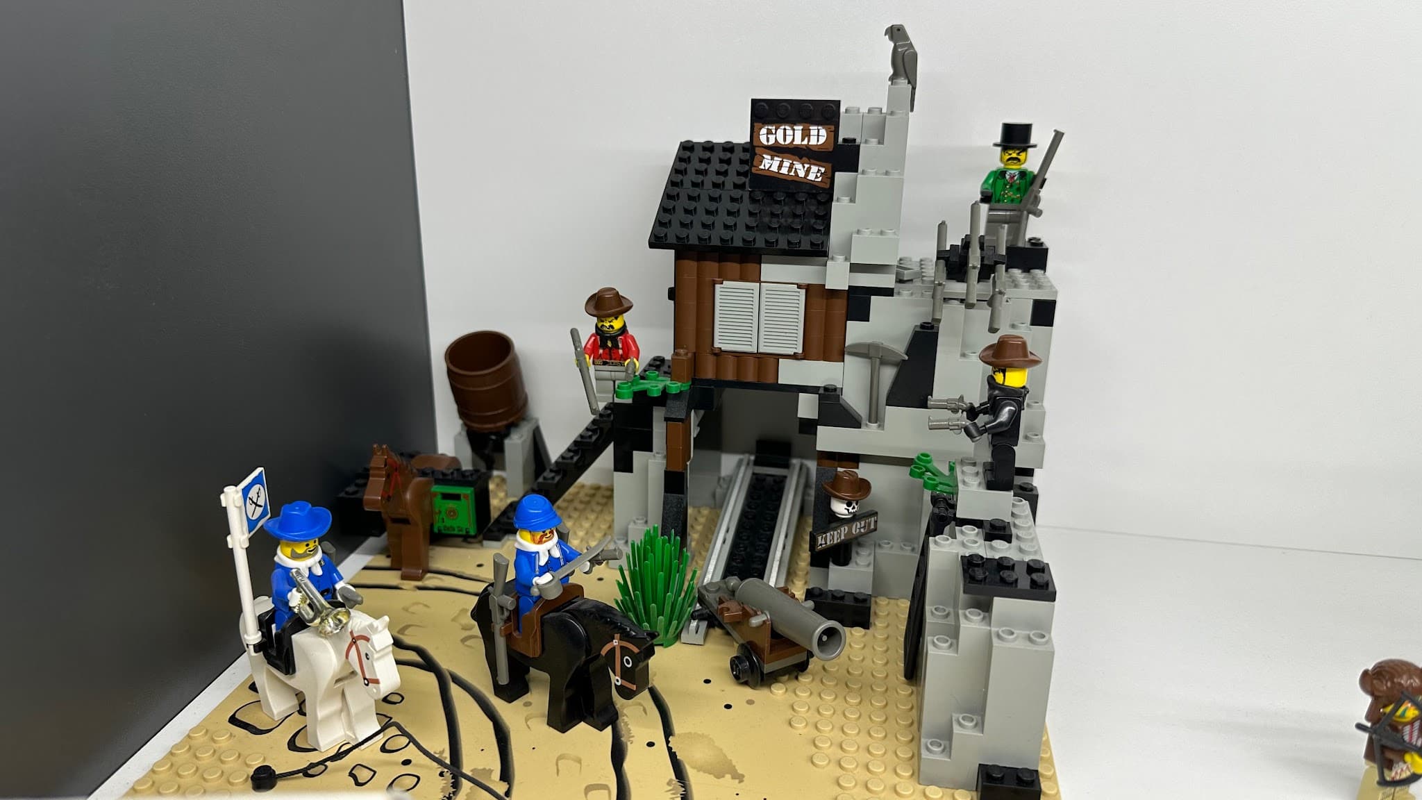 LEGO 6761 Bandit's Secret Hide-Out