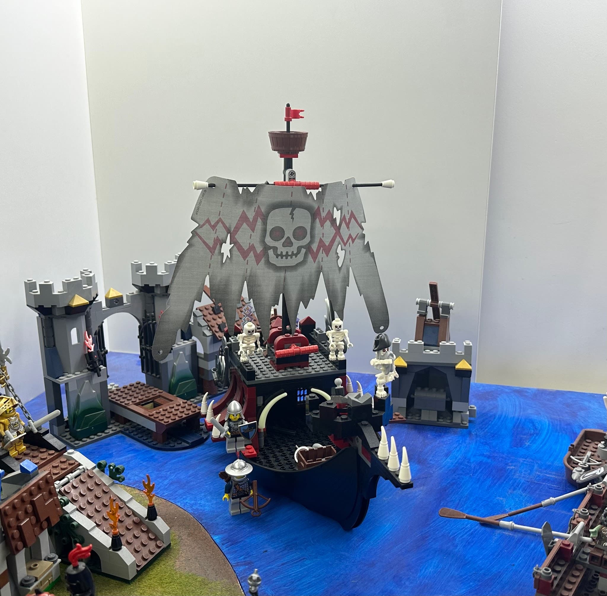 LEGO 7029 Skeleton Ship Attack