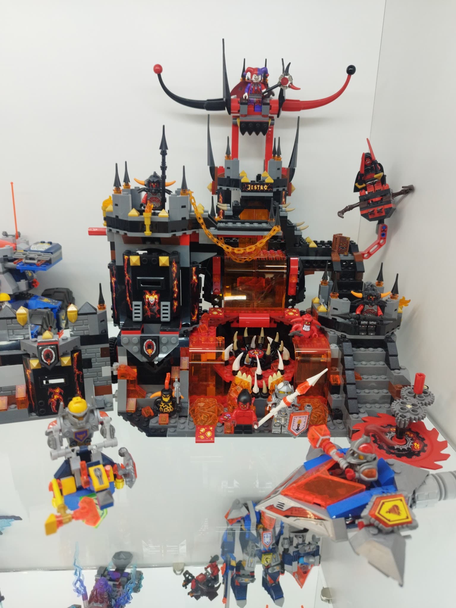 LEGO 70323 Jestro's Volcano Lair