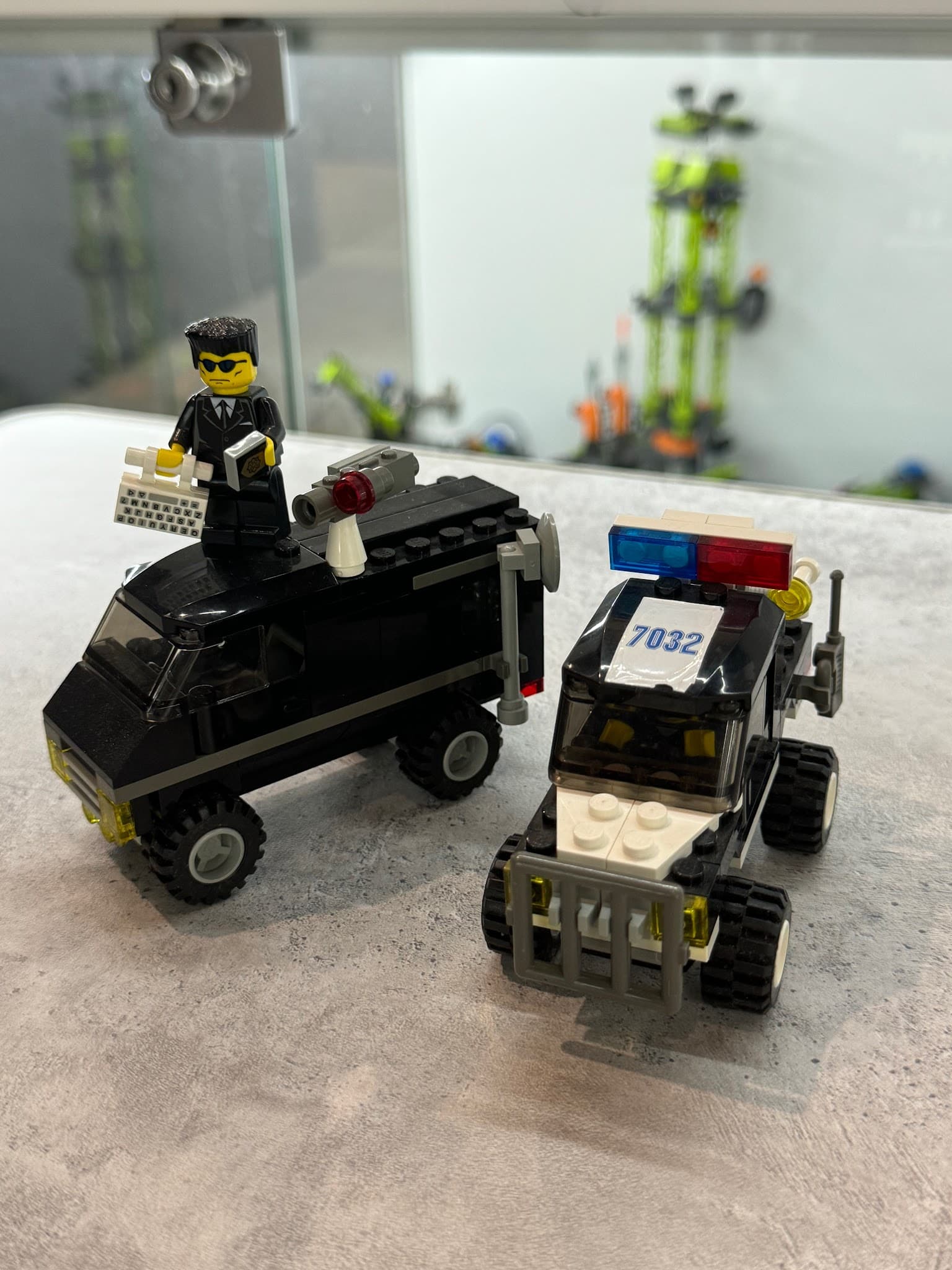 LEGO 7032 Police 4WD and Undercover Van