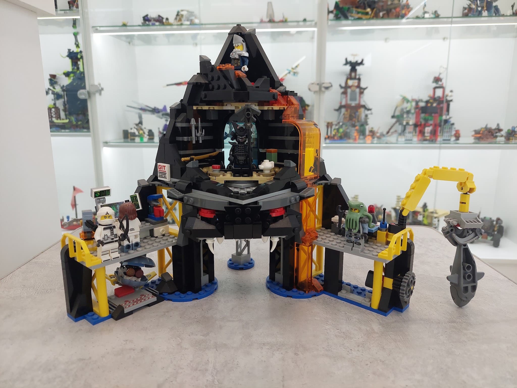 LEGO 70631 Garmadon's Volcano Lair