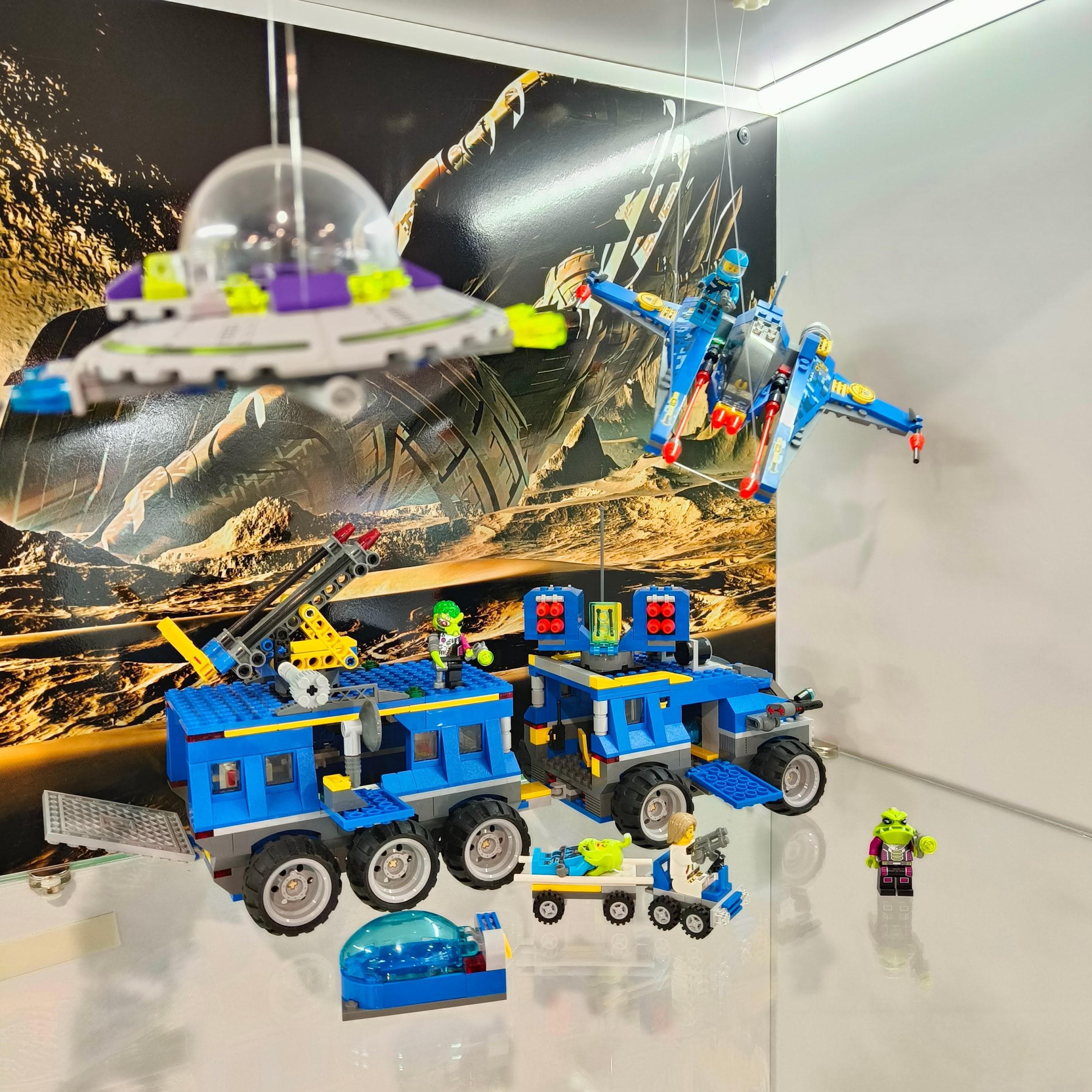 LEGO 7066 Earth Defense HQ