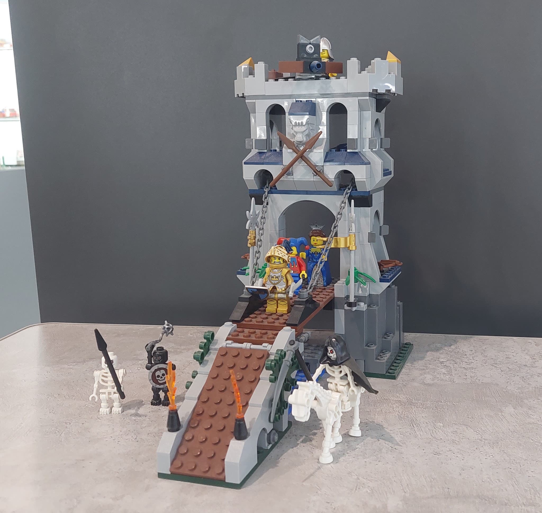 LEGO 7079 Drawbridge Defense