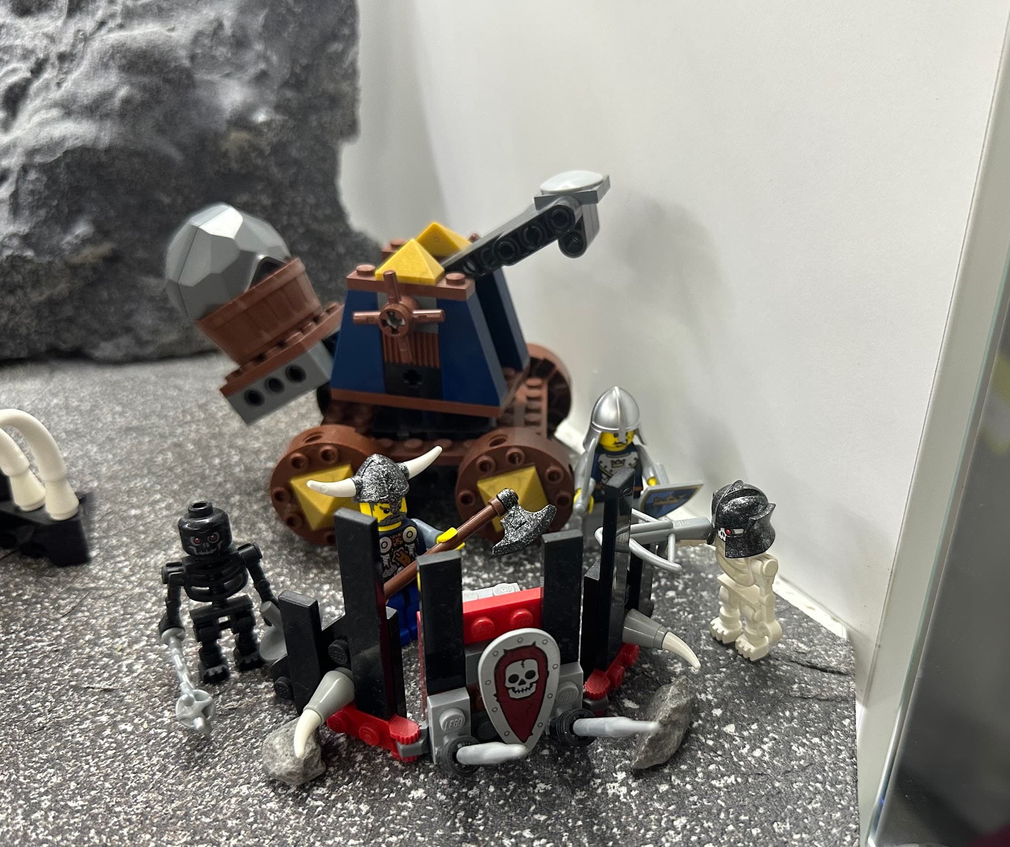LEGO 7091 Knight's Catapult Defense