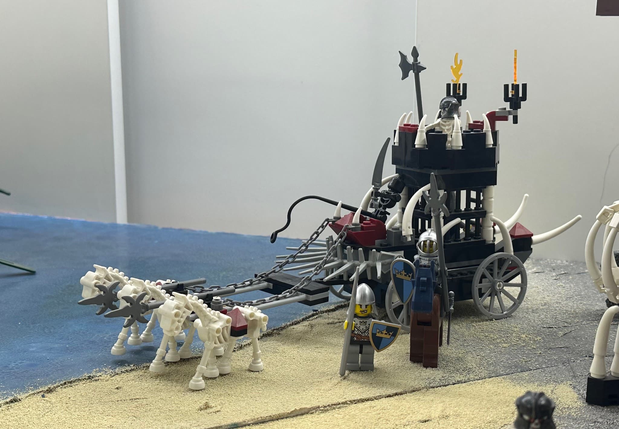LEGO 7092 Skeletons' Prison Carriage