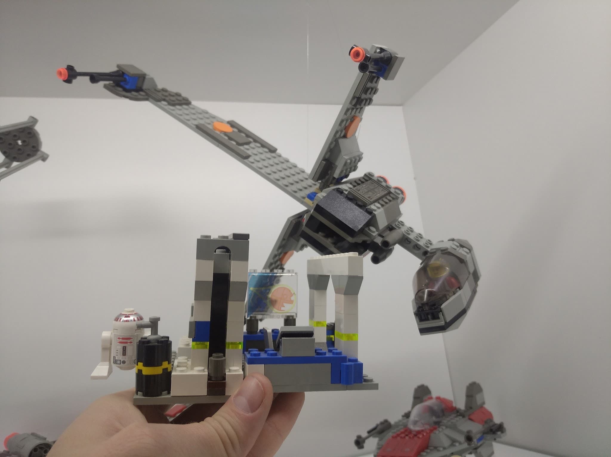 LEGO 7180 B-wing at Rebel Control Centre