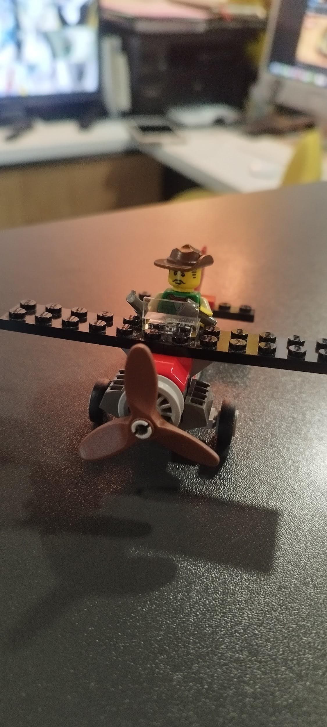 LEGO 7422 Red Eagle