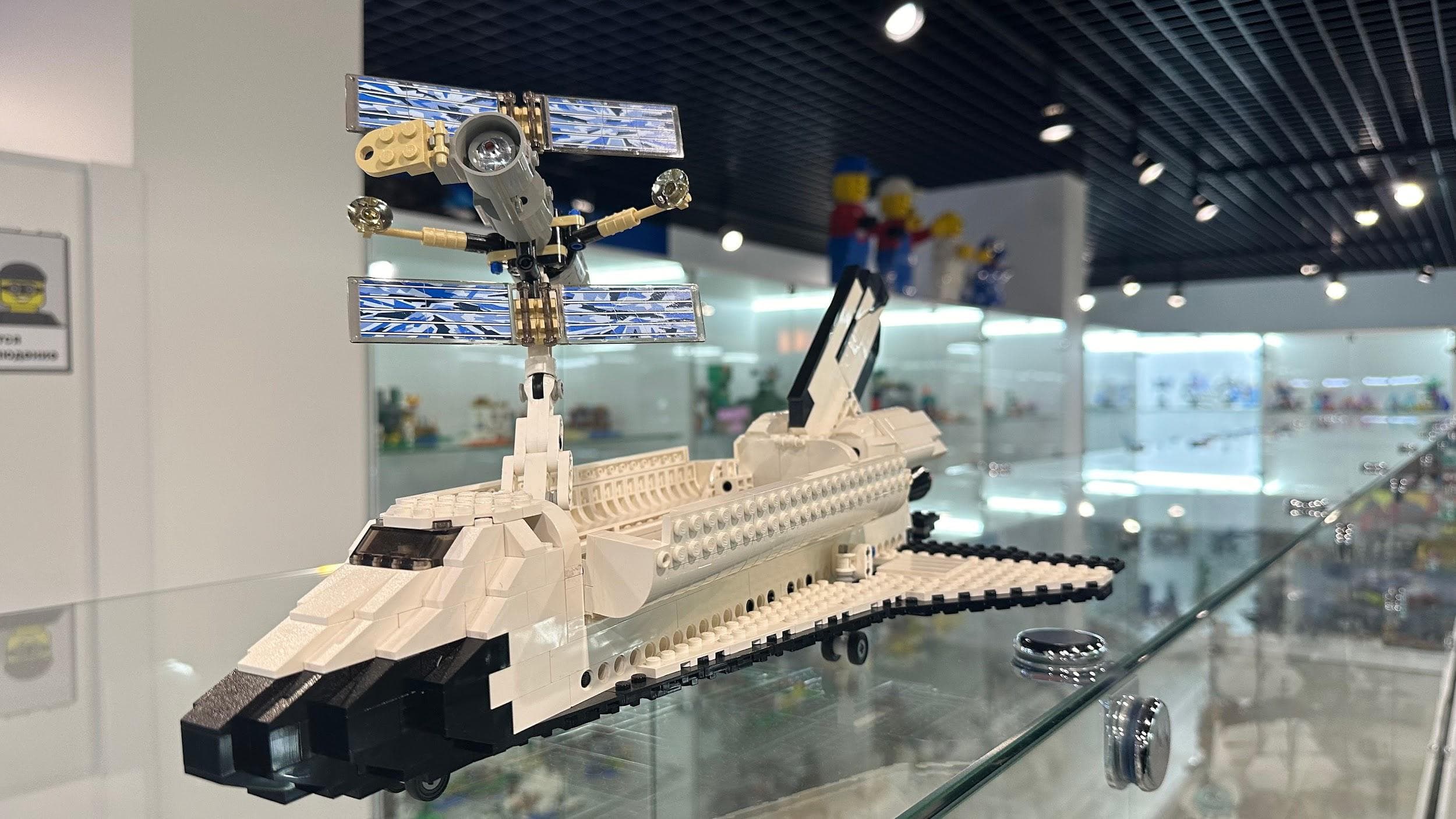 LEGO 7470 Space Shuttle Discovery-STS-31