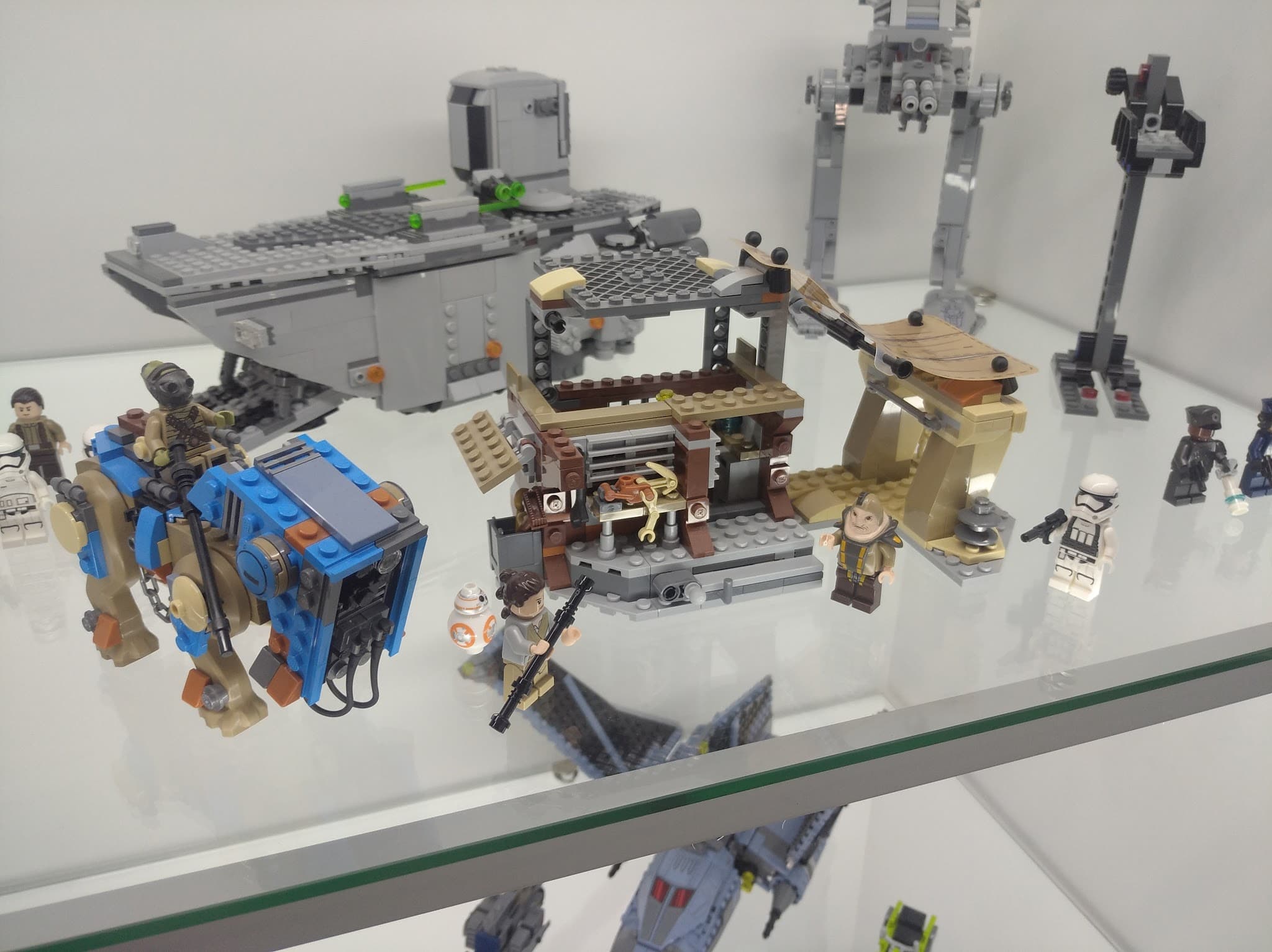 LEGO 75148 Encounter on Jakku