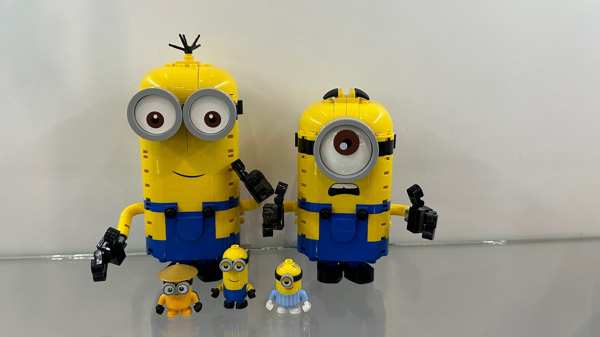 LEGO 75551 Brick-built Minions and their Lair