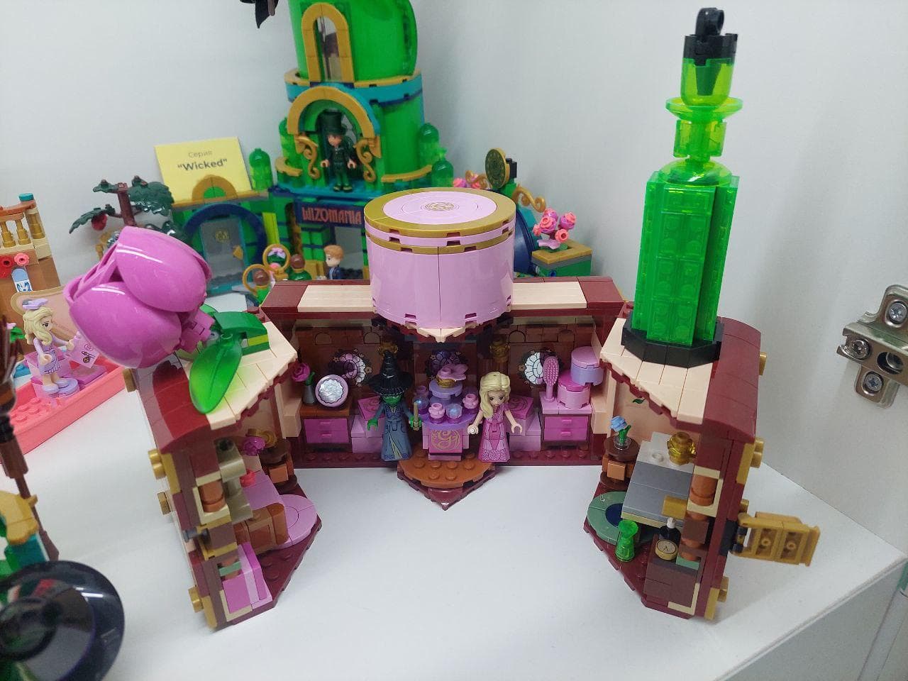 LEGO 75683 Glinda & Elphaba's Dormitory