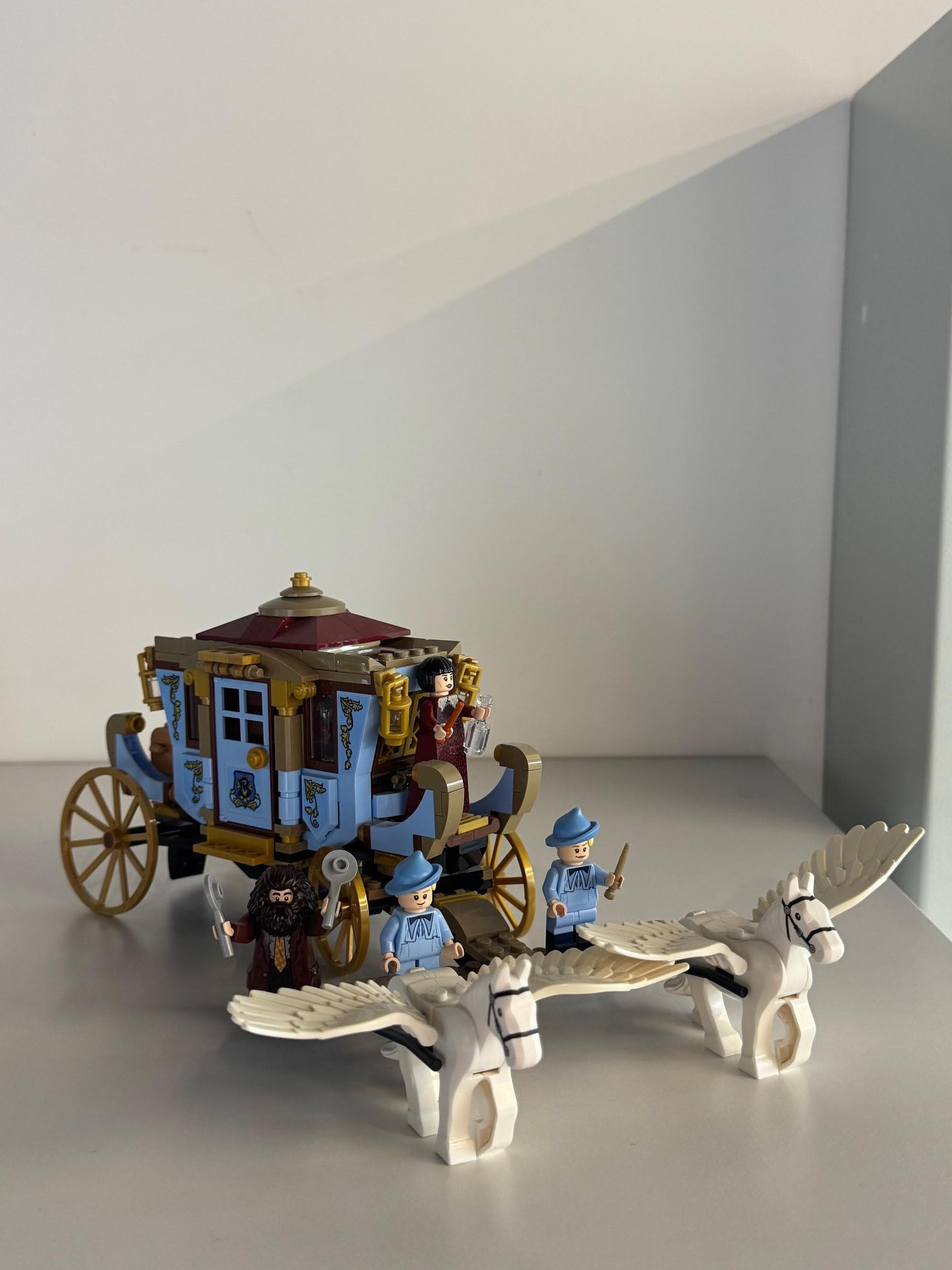 LEGO 75958 Beauxbatons' Carriage: Arrival at Hogwarts