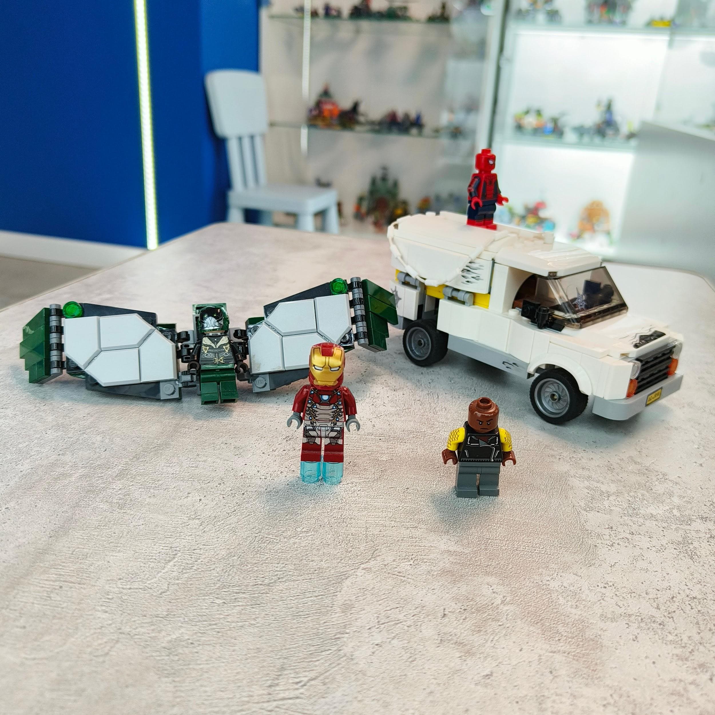 LEGO 76083 Beware the Vulture