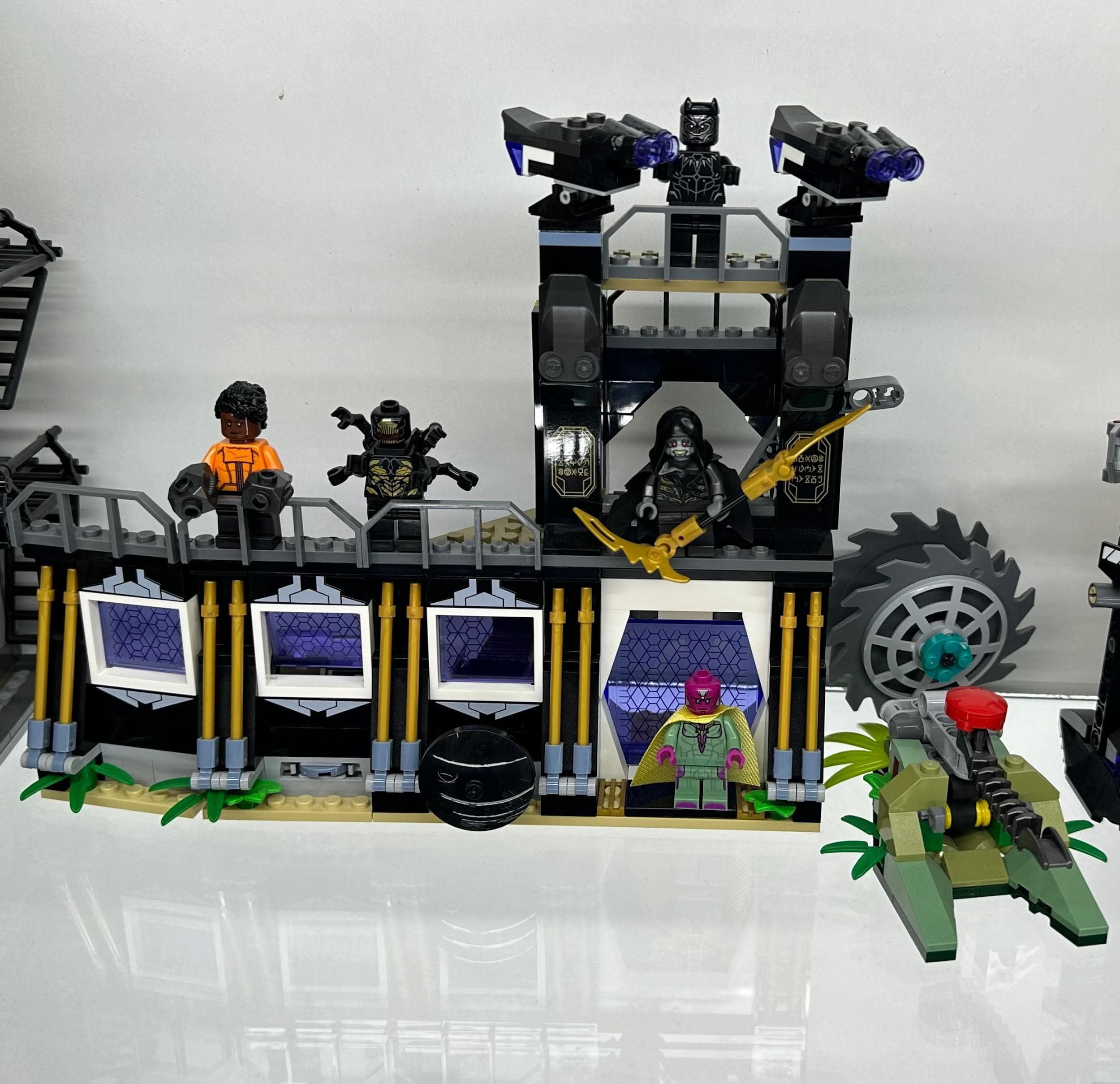 LEGO 76103 Corvus Glaive Thresher Attack