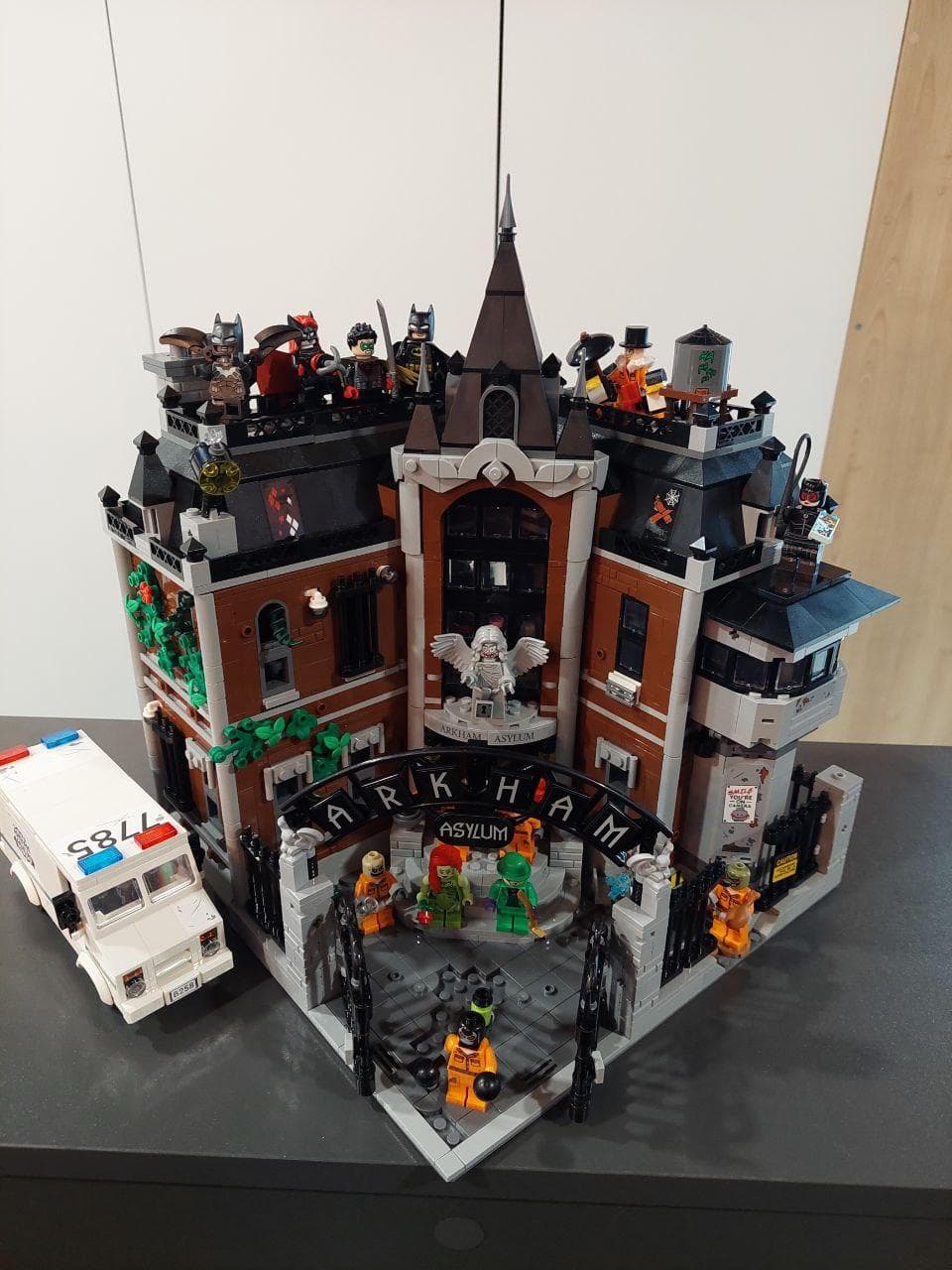 LEGO 76300 Arkham Asylum