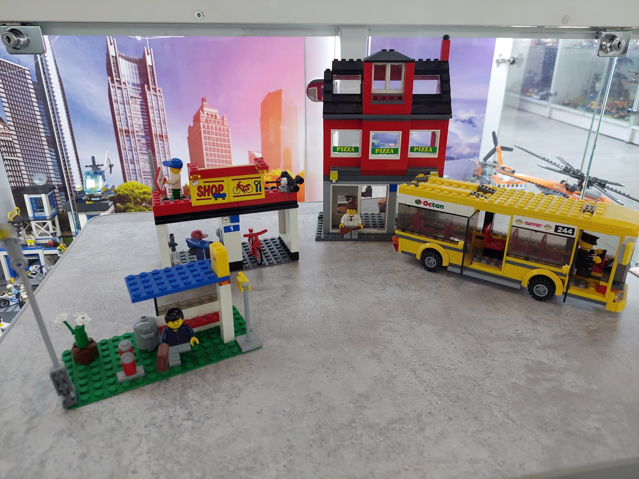 LEGO 7641 City Corner