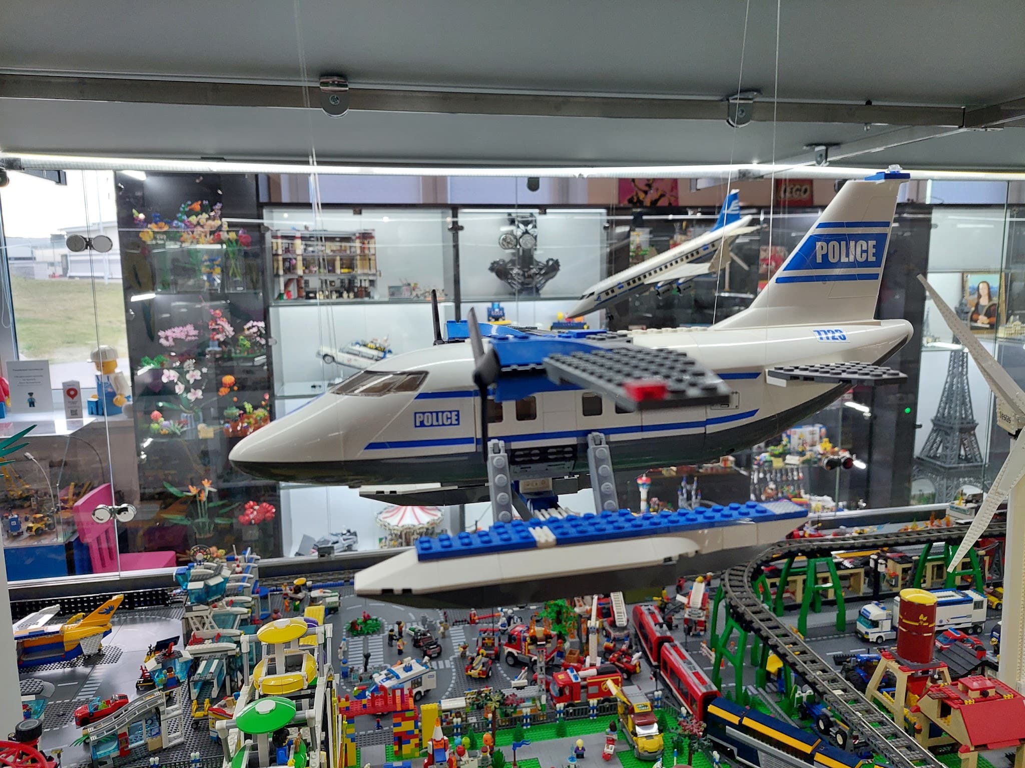 LEGO 7723 Police Pontoon Plane