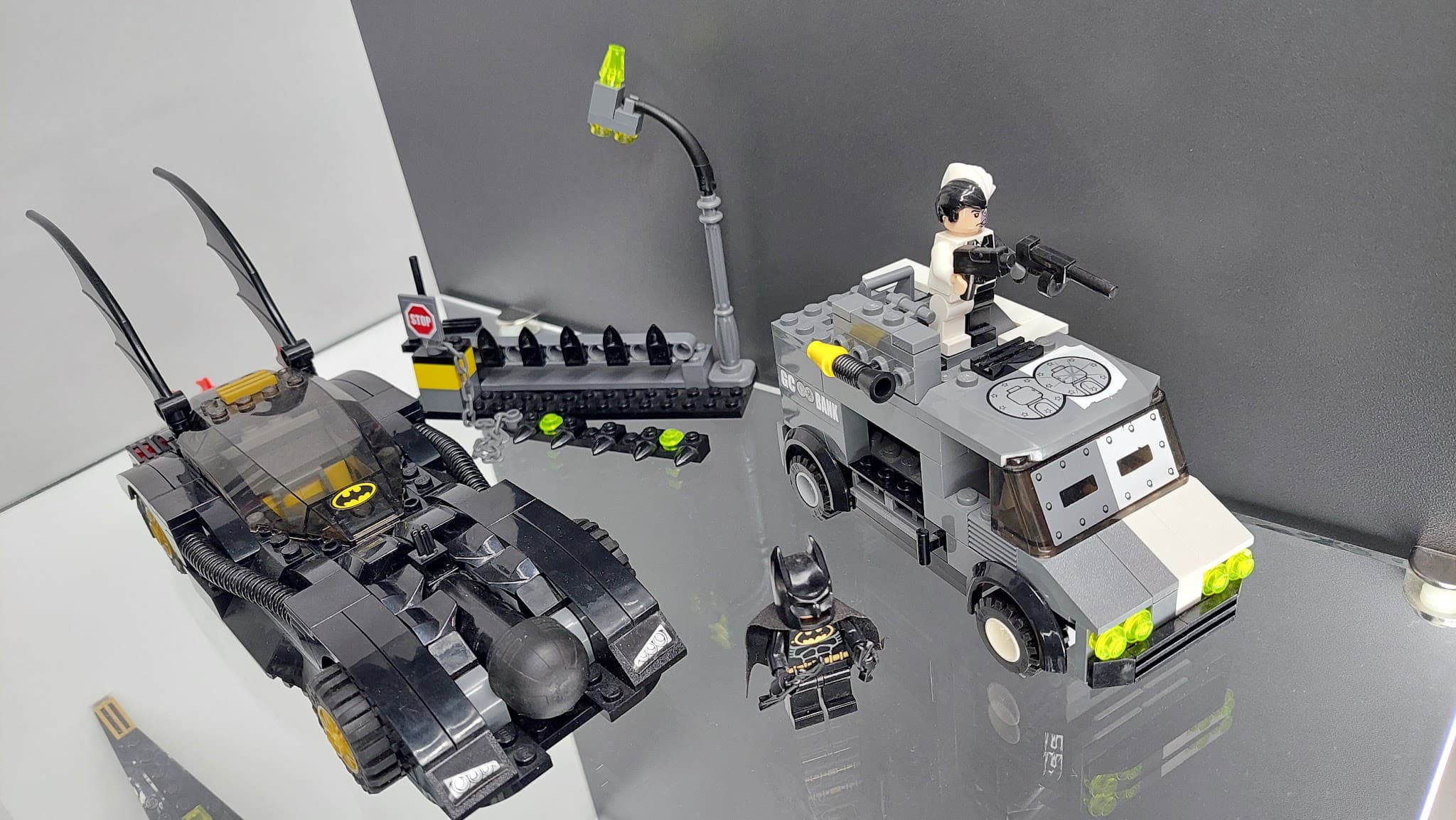 LEGO 7781 The Batmobile: Two-Face's Escape