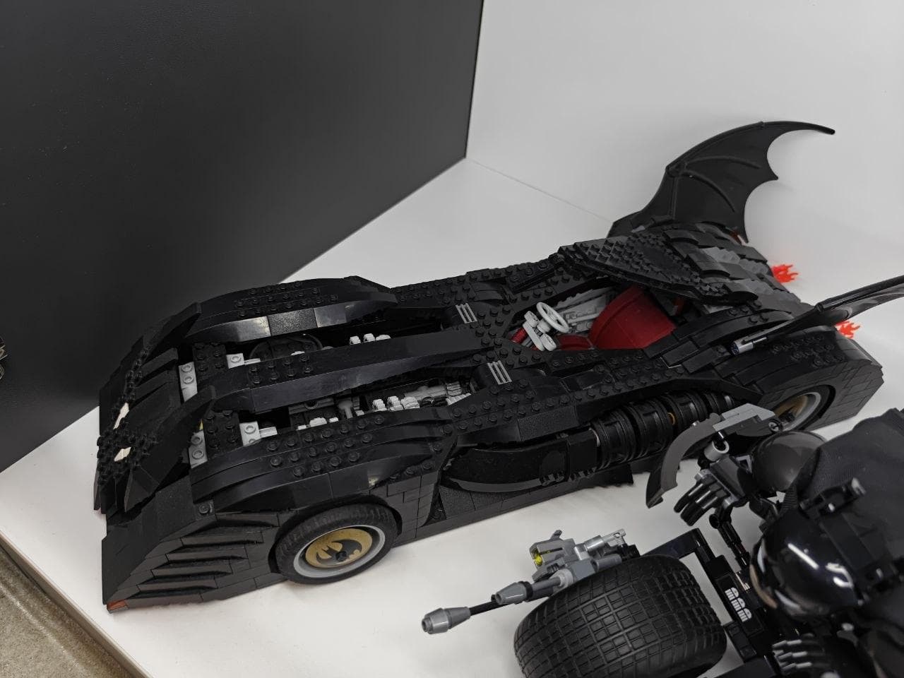 LEGO 7784 The Batmobile: Ultimate Collectors' Edition