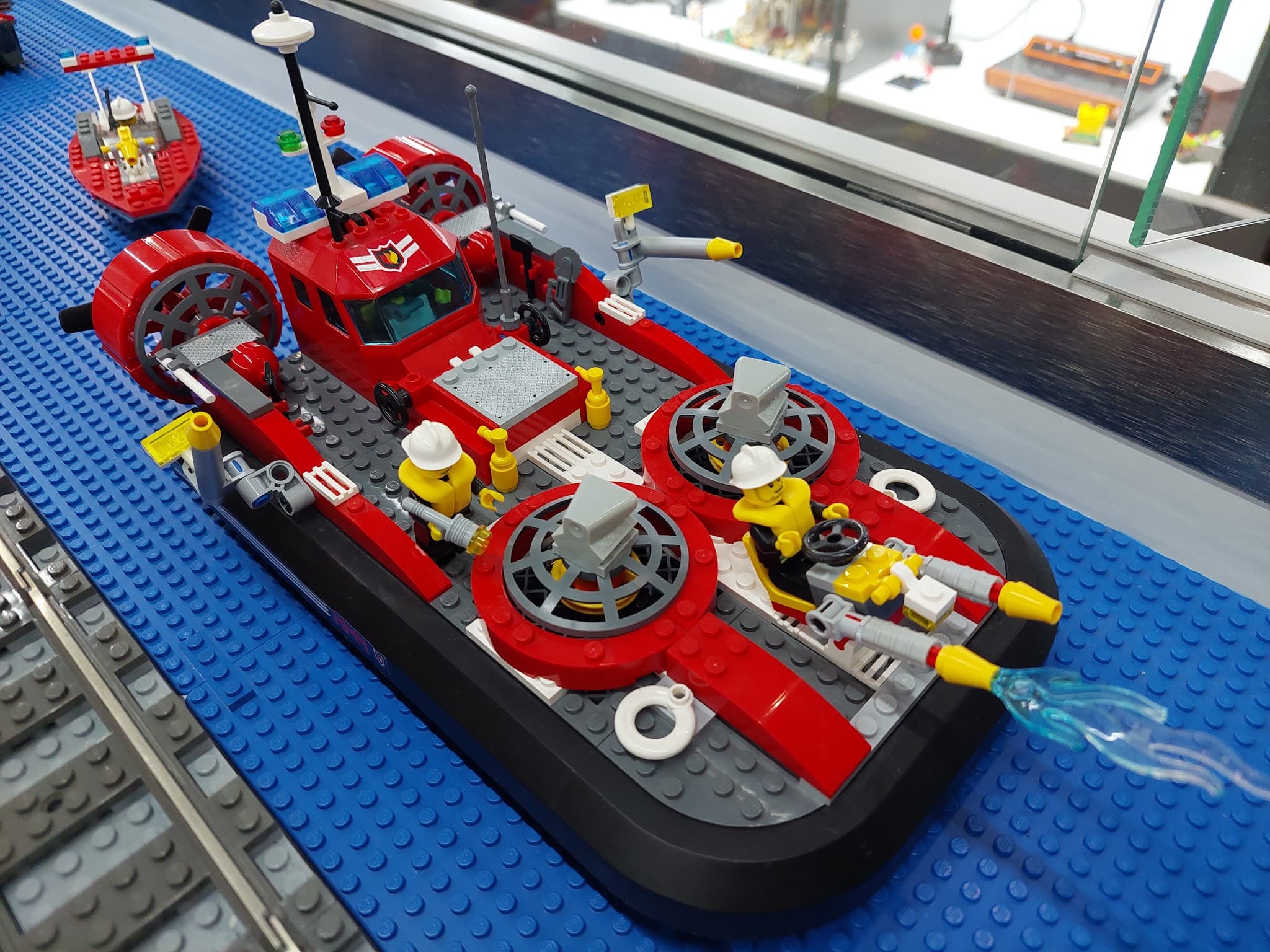 LEGO 7944 Fire Hovercraft