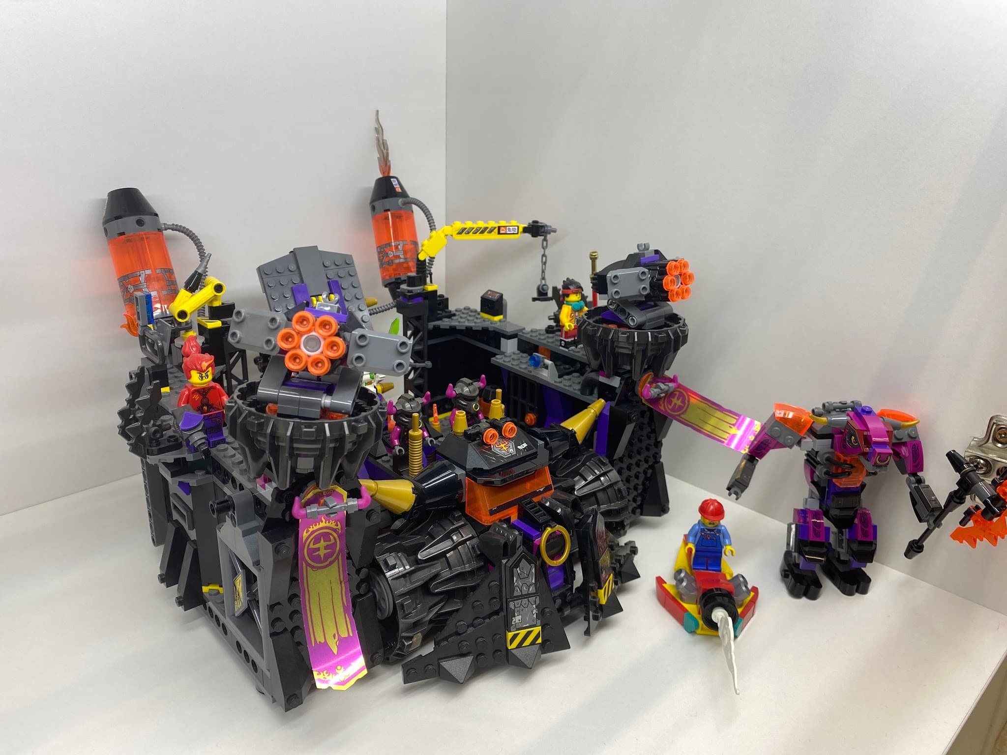 LEGO 80016 The Flaming Foundry