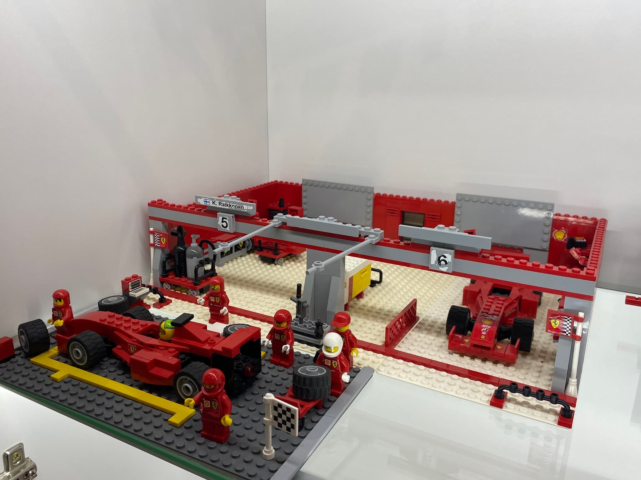 LEGO 8144 Ferrari 248 F1 Team (Michael Schumacher Edition)
