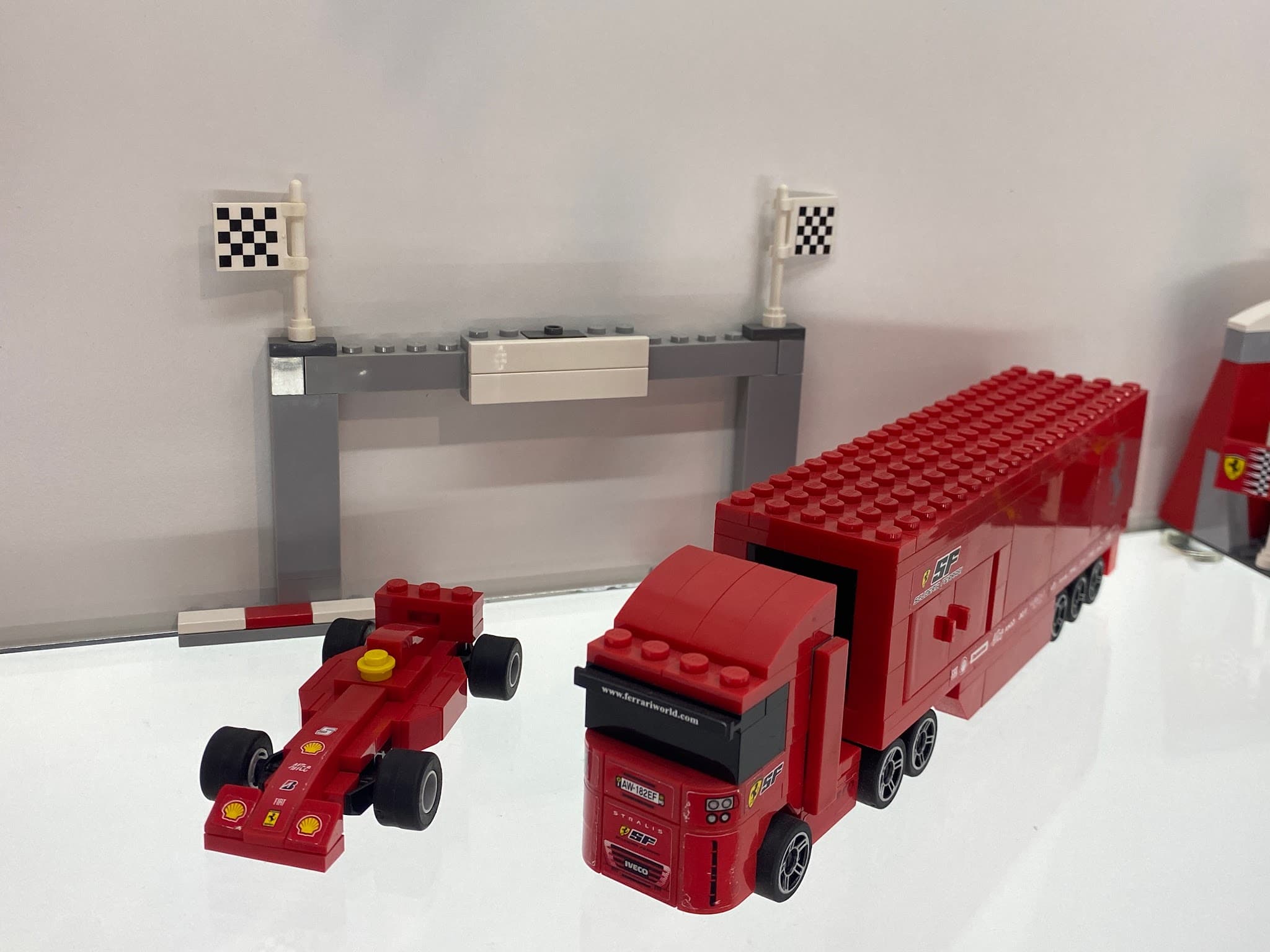 LEGO 8153 Ferrari F1 Truck