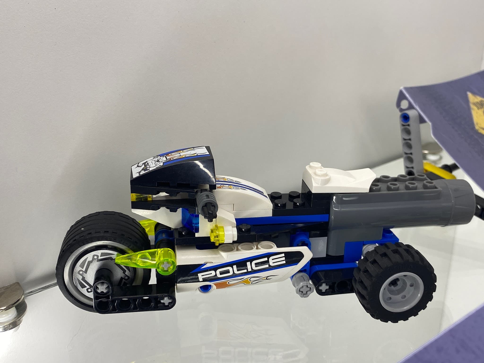 LEGO 8221 Storming Enforcer
