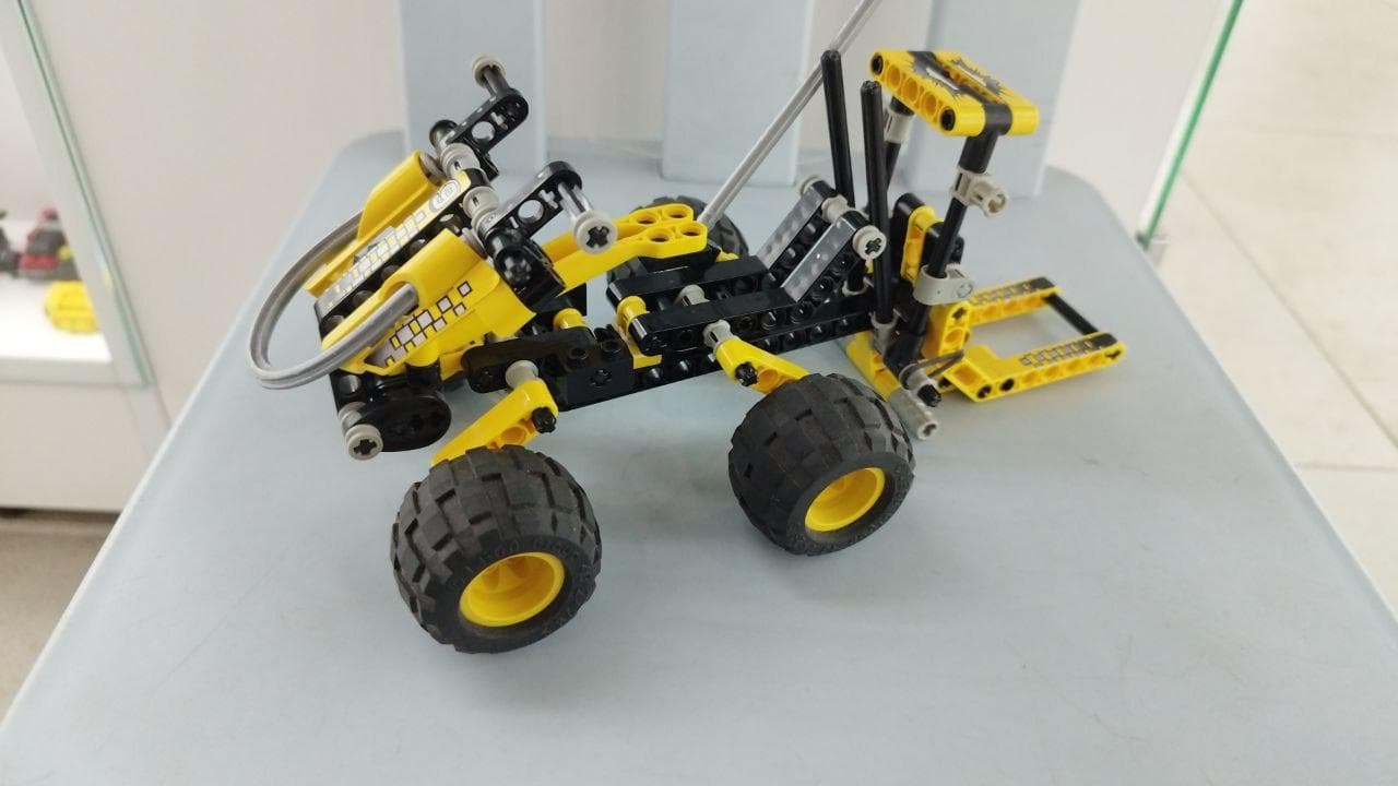 LEGO 8240 Slammer Stunt Bike