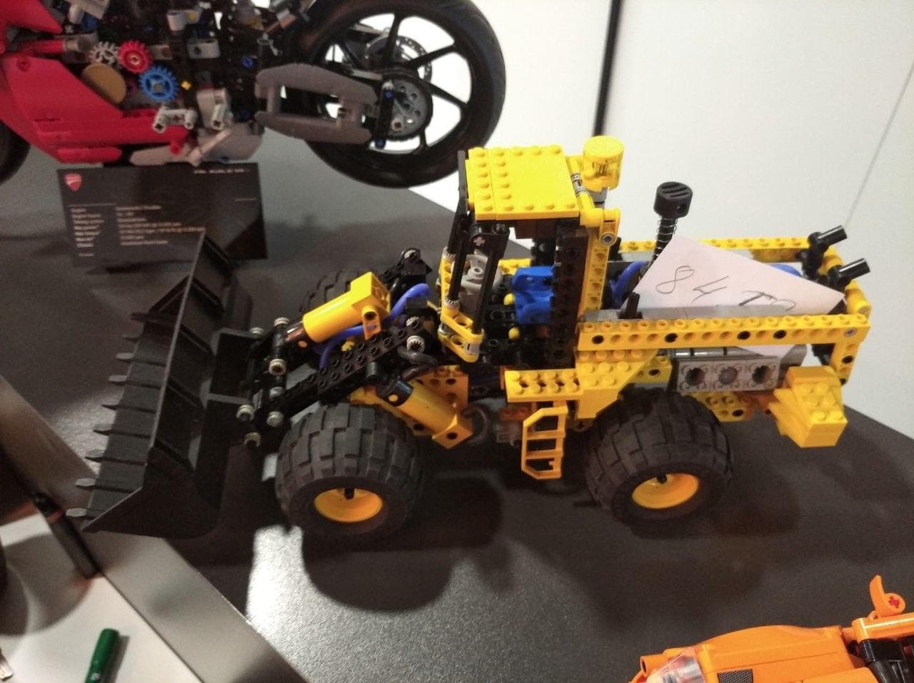 LEGO 8459 Pneumatic Front-End Loader