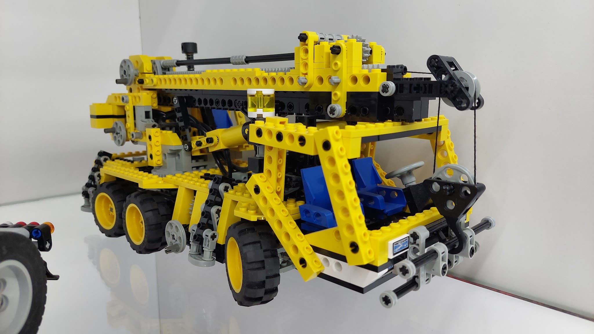 LEGO 8460 Pneumatic Crane Truck