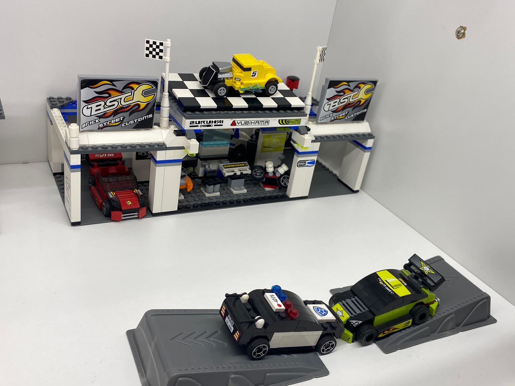 LEGO 8681 Tuner Garage