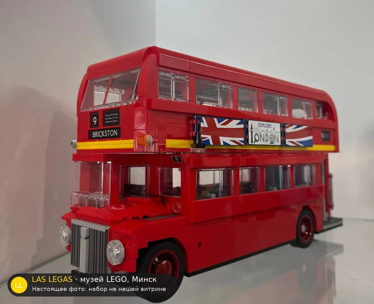 LEGO 10258 Лондонский автобус (London Bus) на витрине музея Las Legas