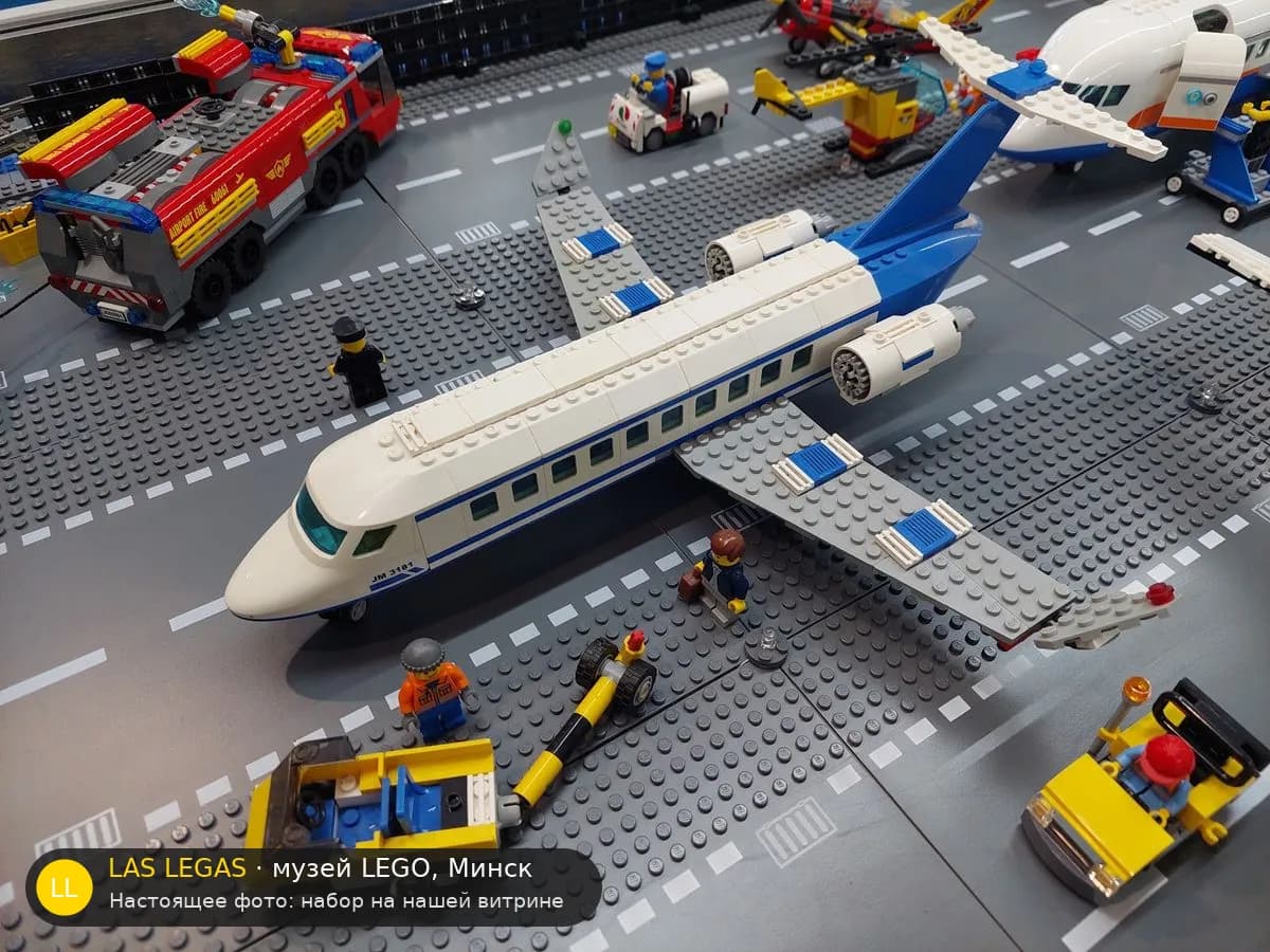 LEGO 3181 Пассажирский самолёт (Passenger Plane) на витрине музея Las Legas