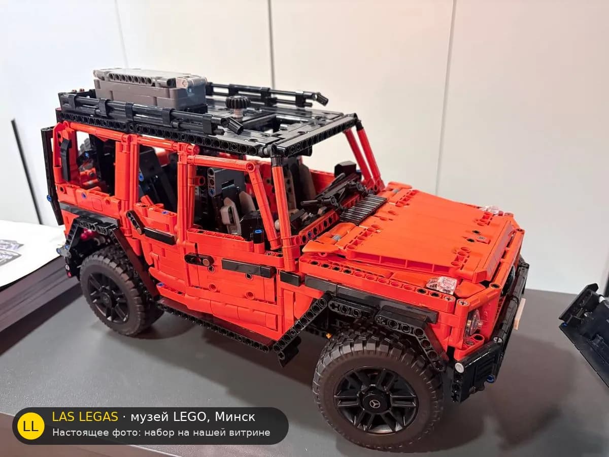 LEGO 42177 Mercedes-Benz G 500 PROFESSIONAL Line (Mercedes-Benz G 500 PROFESSIONAL Line) на витрине музея Las Legas