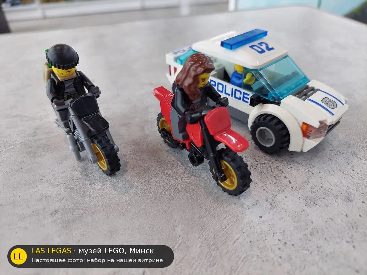 LEGO 60042 Высокоскоростная погоня полиции (High Speed Police Chase) на витрине музея Las Legas