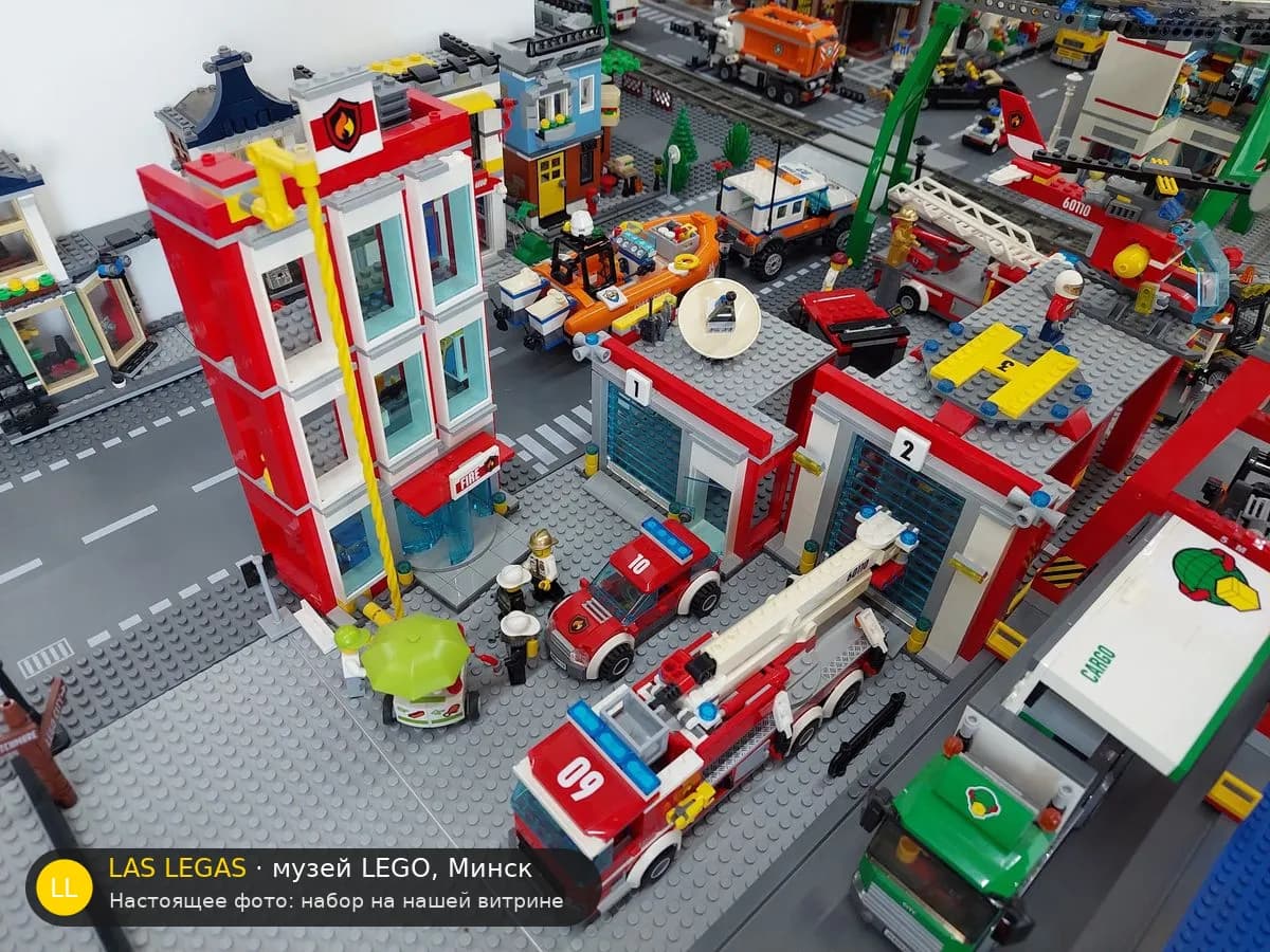 LEGO 60110 Пожарная часть (Fire Station) на витрине музея Las Legas