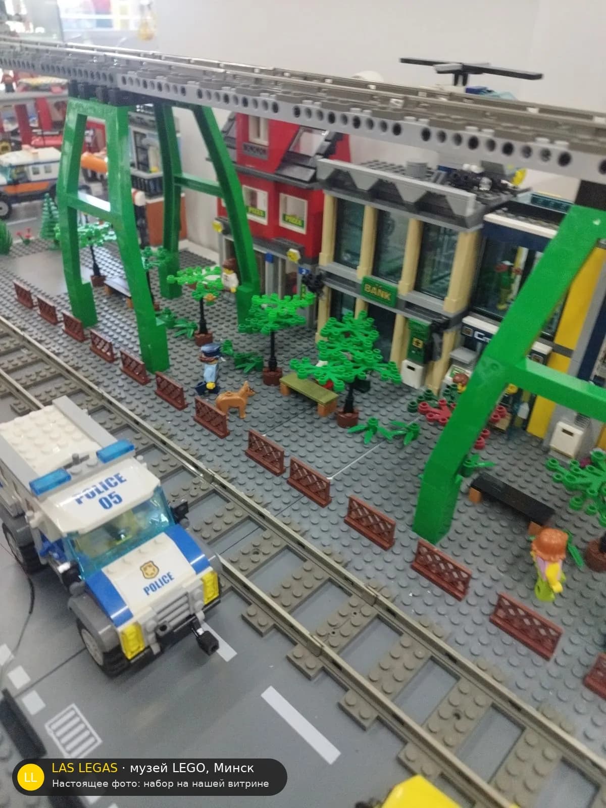 LEGO 60140 Ограбление на бульдозере (Bulldozer Break-In) на витрине музея Las Legas
